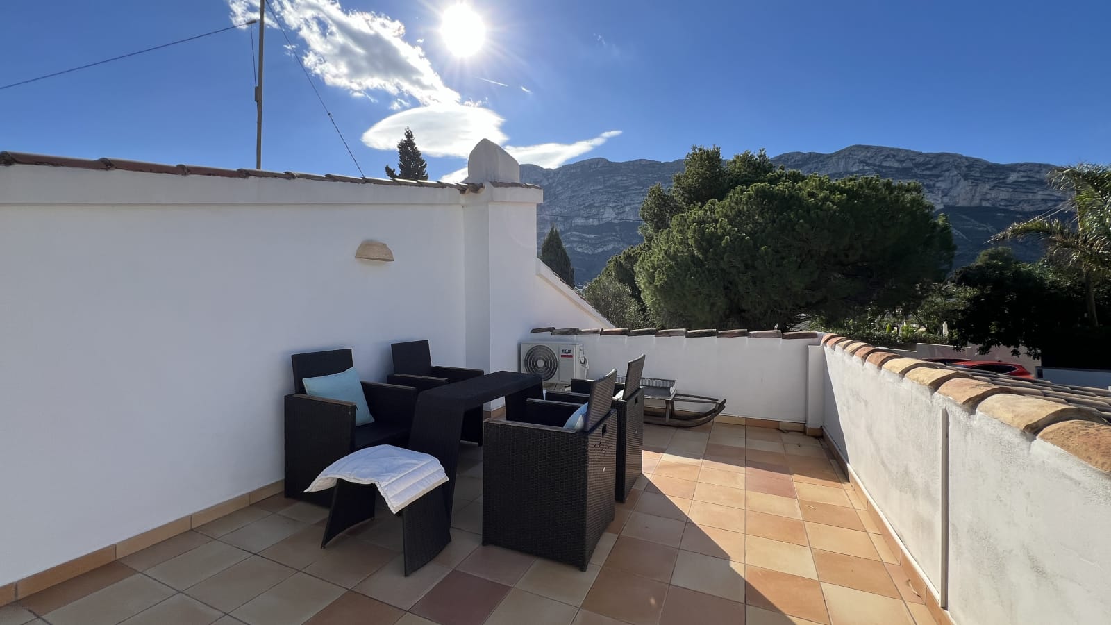 Preciosa villa reformada de 3 dormitorios con piscina privada nueva en una zona residencial privilegiada