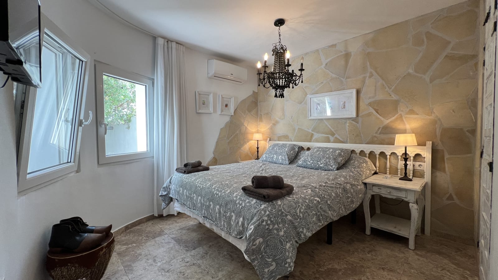 Preciosa villa reformada de 3 dormitorios con piscina privada nueva en una zona residencial privilegiada