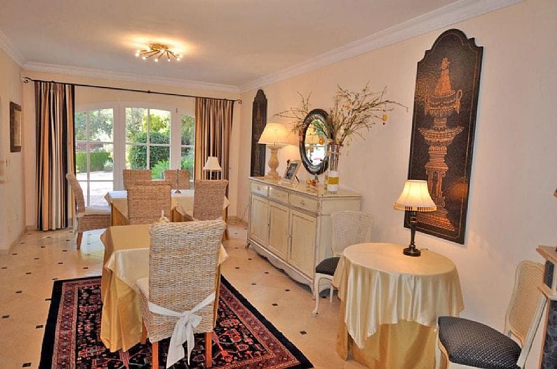 Fantástica villa con vistas al mar, 5 dormitorios, 4 baños, 425 m2 de superficie habitable, 300 m2 de terrazas.