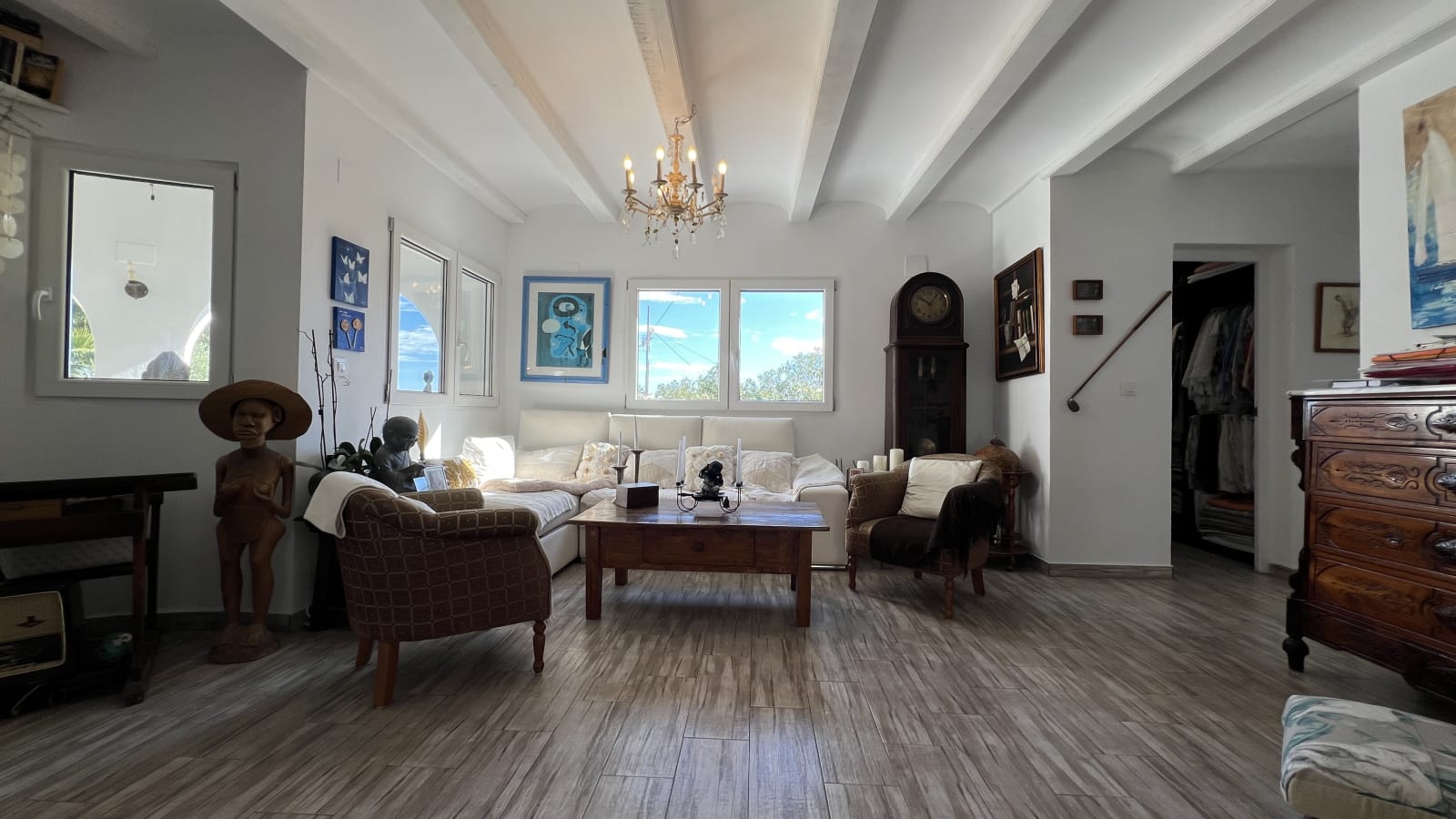 Preciosa villa reformada de 3 dormitorios con piscina privada nueva en una zona residencial privilegiada
