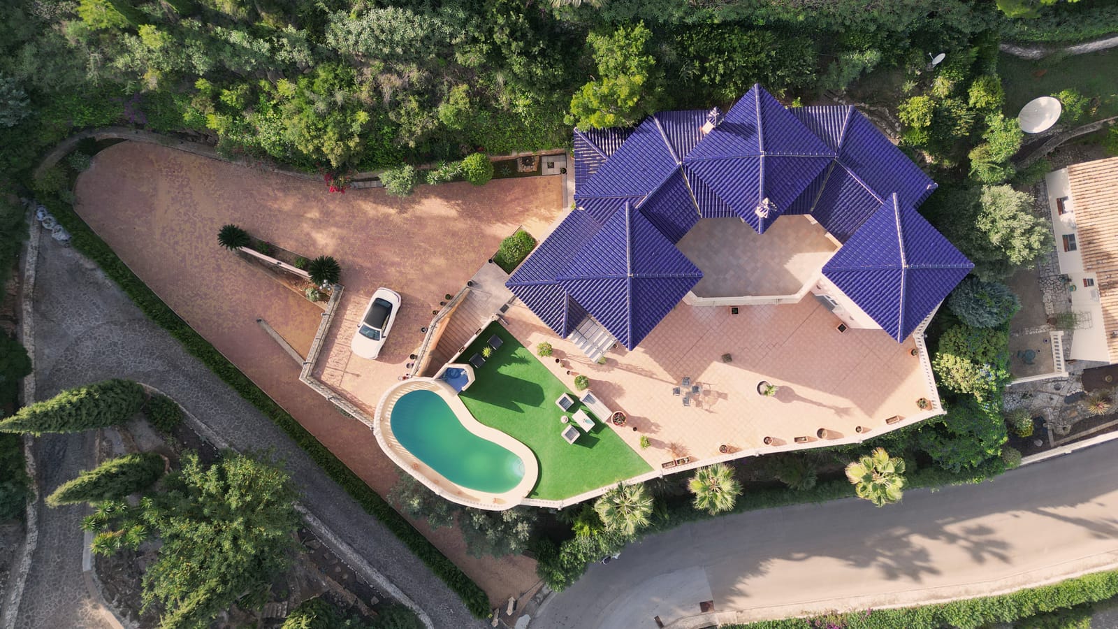 Fantástica villa con vistas al mar, 5 dormitorios, 4 baños, 425 m2 de superficie habitable, 300 m2 de terrazas.