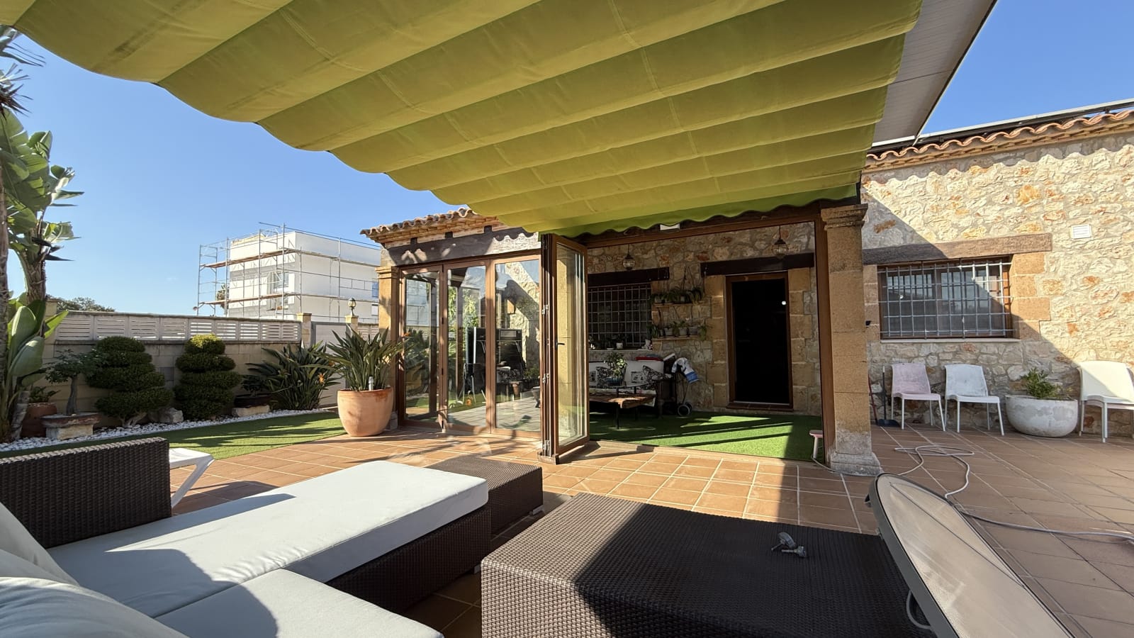 Exclusiva villa de diseño mediterráneo que combina lujo, eficiencia energética y materiales de primera calidad.