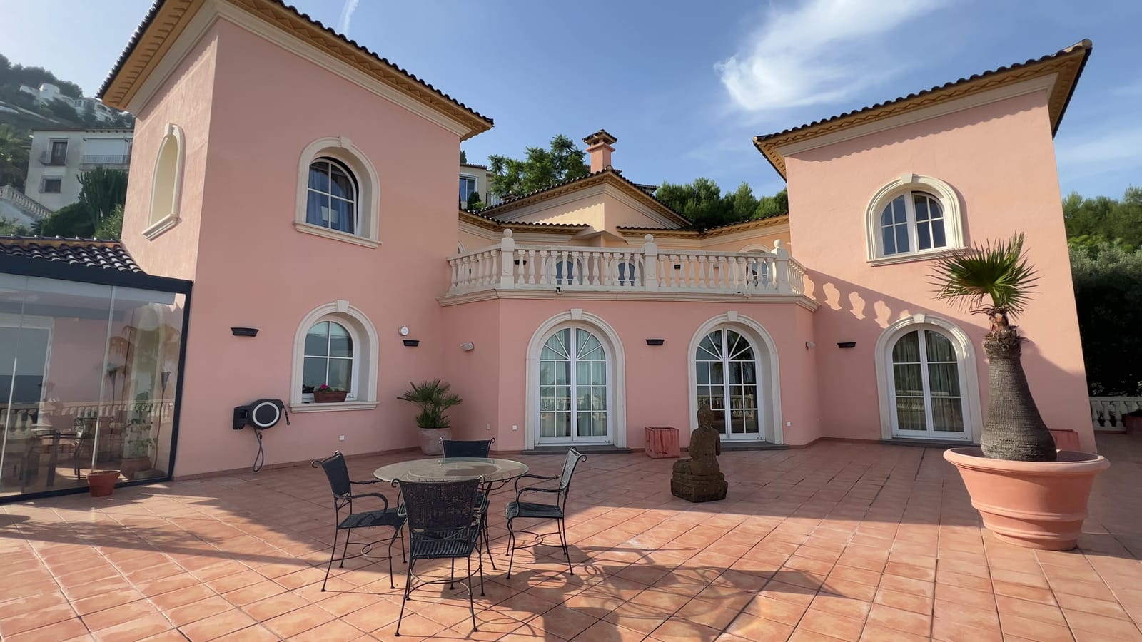 Fantástica villa con vistas al mar, 5 dormitorios, 4 baños, 425 m2 de superficie habitable, 300 m2 de terrazas.