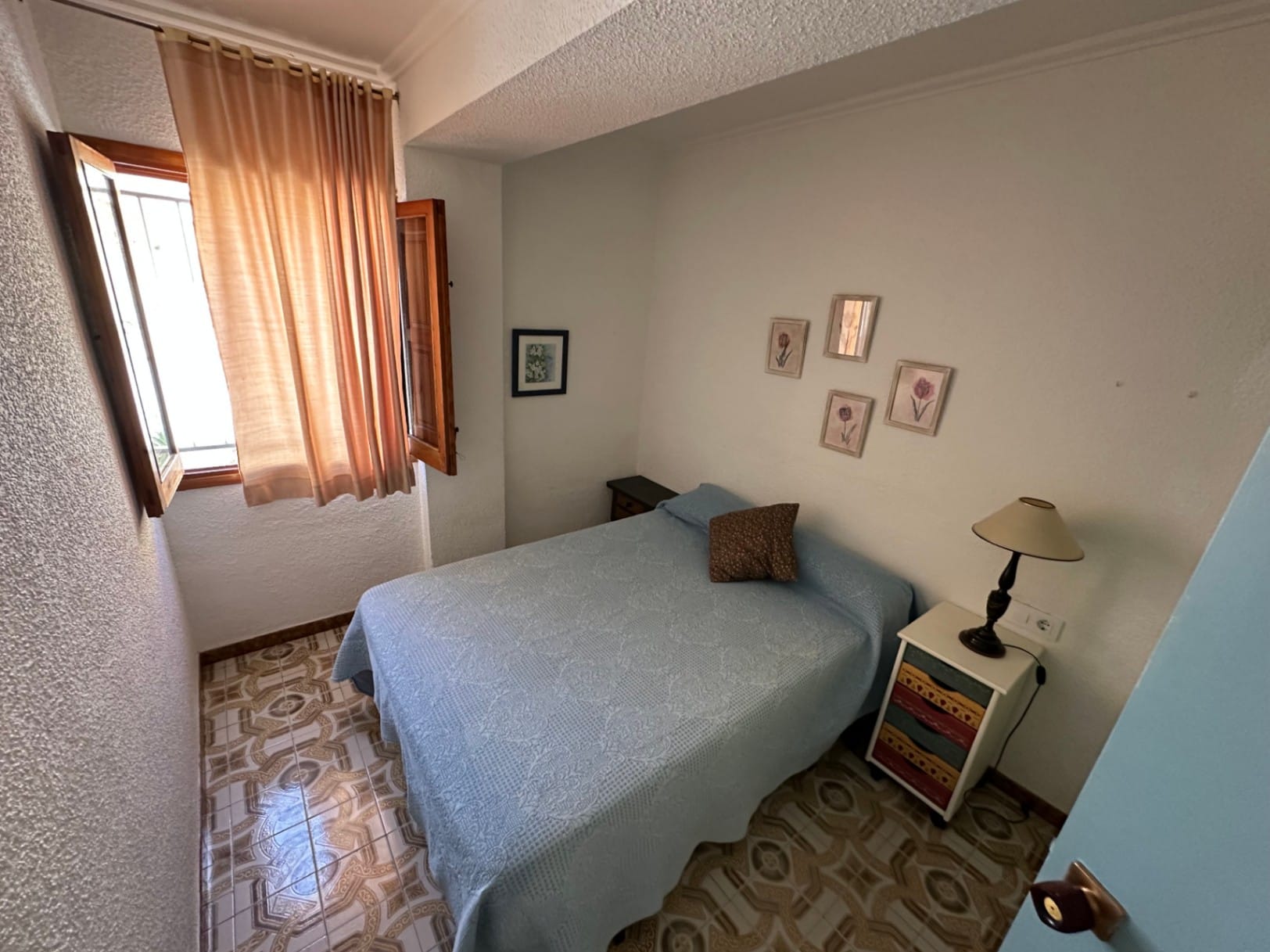 Chalet con 2 viviendas en 1ª linea de playa en Denia