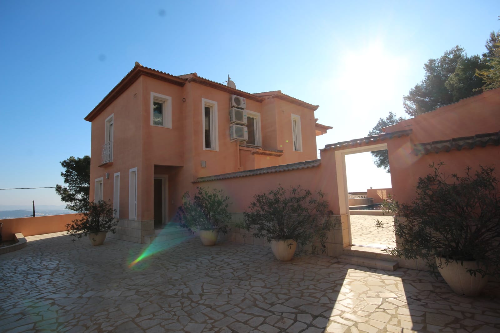 Hermosa y muy espaciosa villa, con amplias vistas a Calpe y al famoso Peñón de Ifach!
