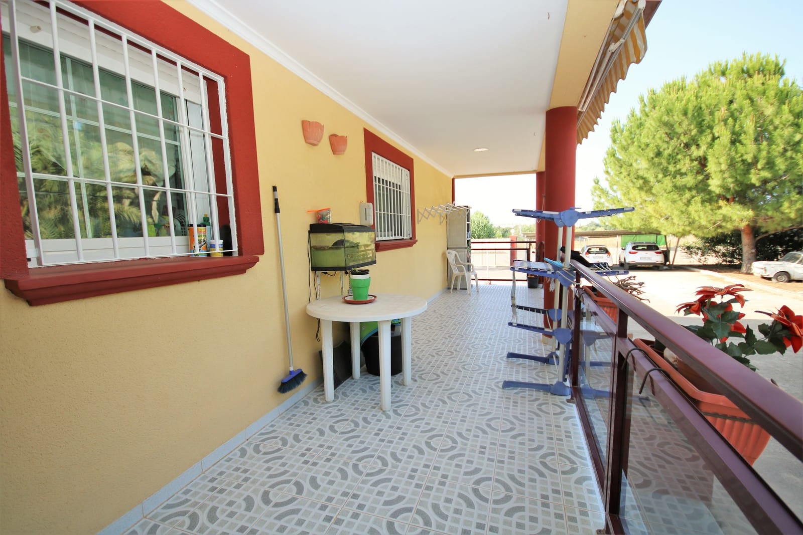 Espectacular Villa de 4 dormitorios con piscina de grandes dimensiones en una parcela muy privada y cerca de la playa