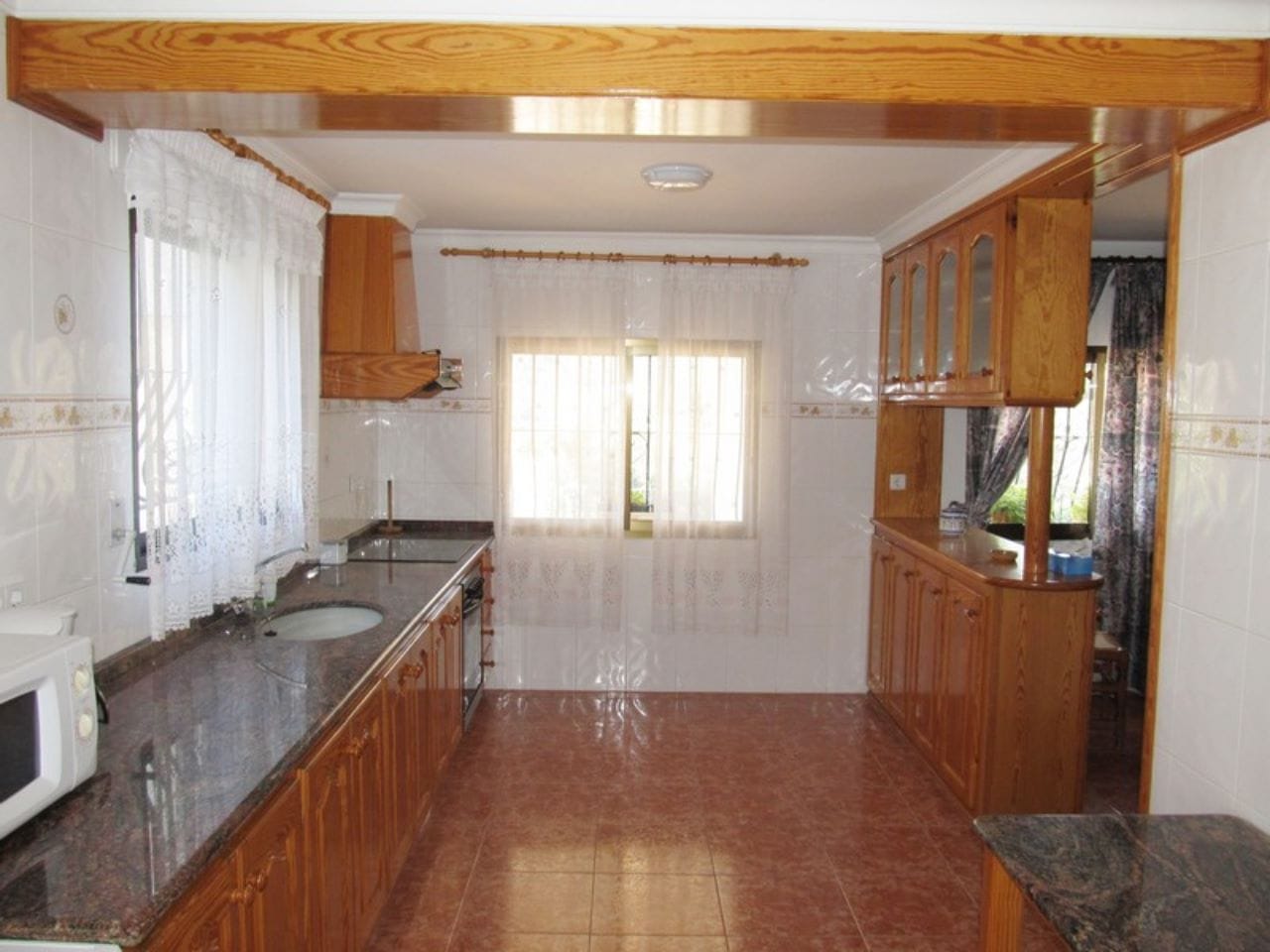 Finca con plantacion de aguacates en Forna