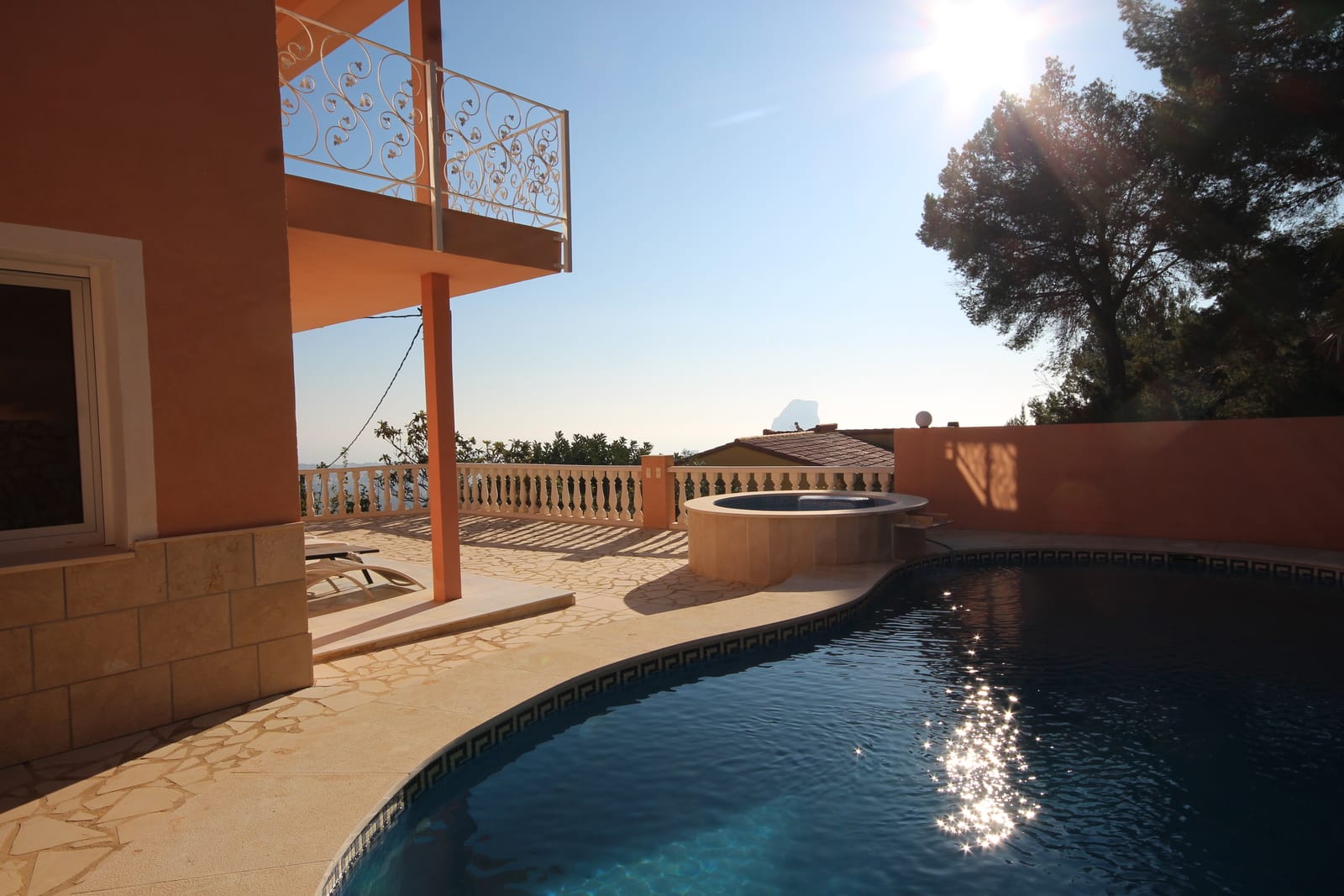 Hermosa y muy espaciosa villa, con amplias vistas a Calpe y al famoso Peñón de Ifach!