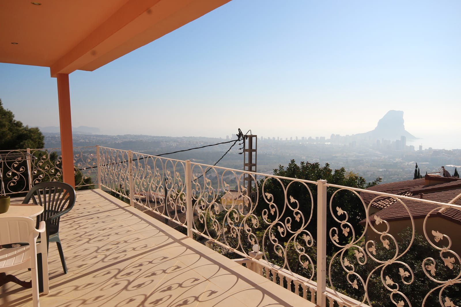 Hermosa y muy espaciosa villa, con amplias vistas a Calpe y al famoso Peñón de Ifach!