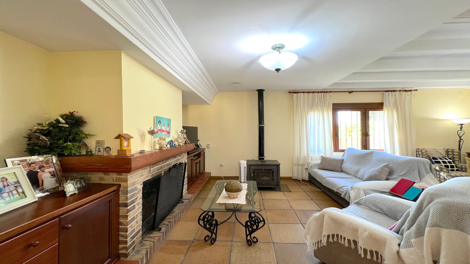 Villa de 4 dormitorios con una gran terraza XXL, gran piscina, casa de barbacoa con una cocina de verano, jardín con árboles frutales.