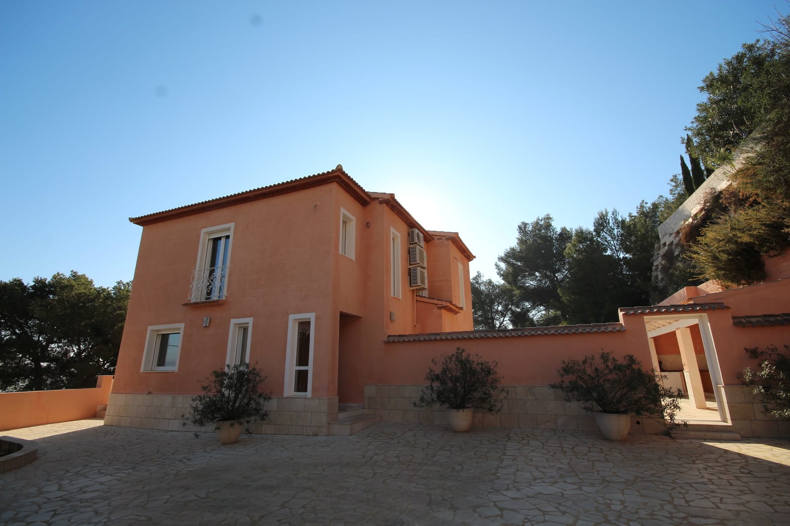 Hermosa y muy espaciosa villa, con amplias vistas a Calpe y al famoso Peñón de Ifach!