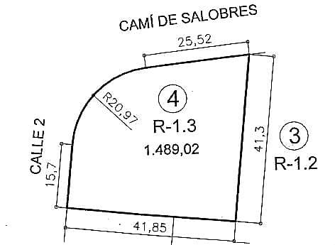 Parcela esquinera con un 50% de edificabilidad para construir vivienda unifamiliar aislada, pareada, agrupada y en hilera.