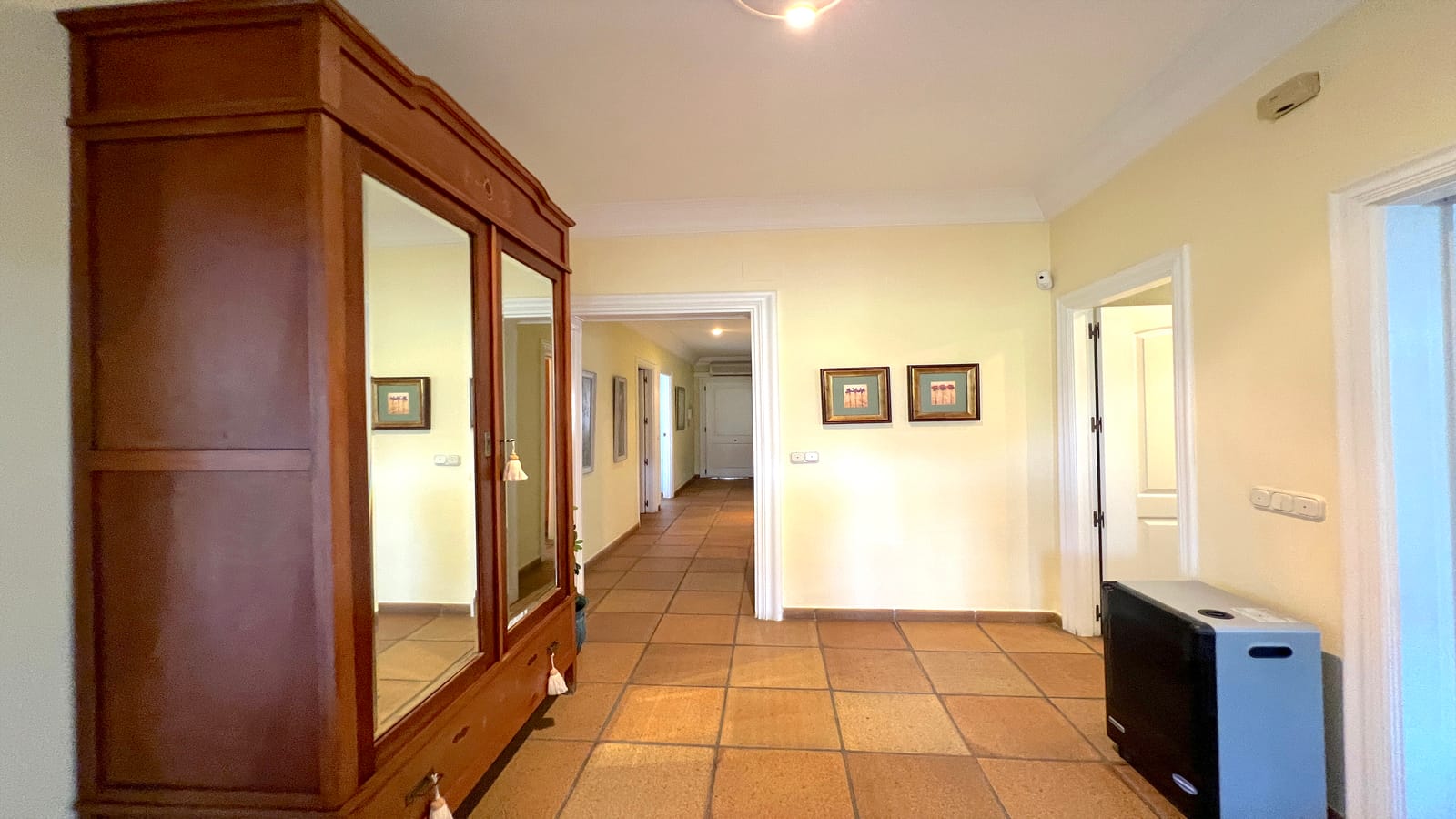 Villa de 4 dormitorios con una gran terraza XXL, gran piscina, casa de barbacoa con una cocina de verano, jardín con árboles frutales.