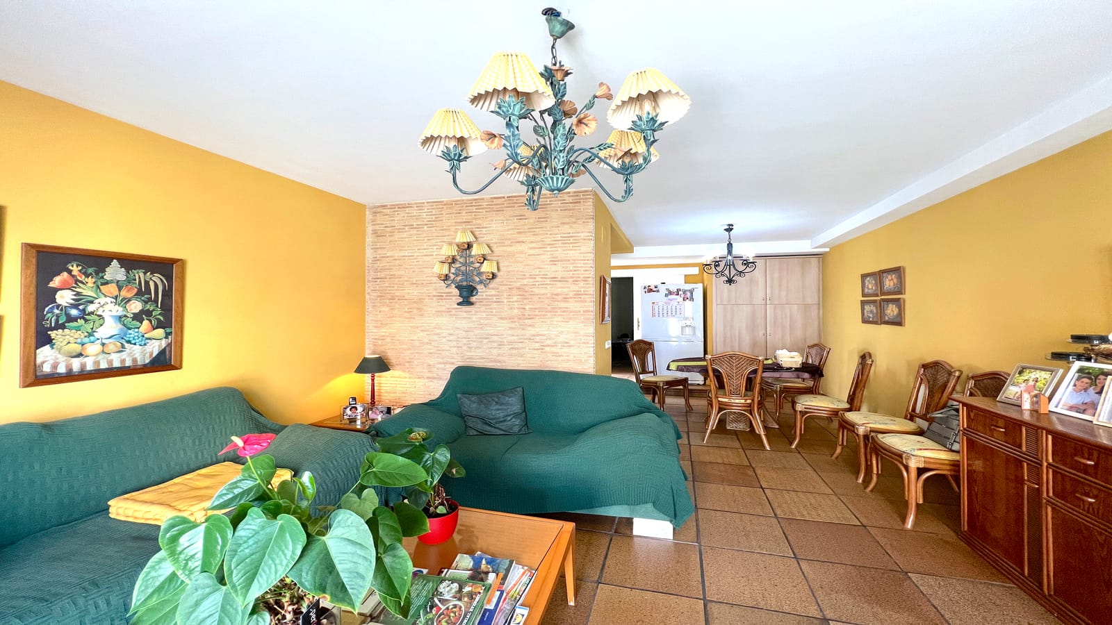 Villa de 4 dormitorios con una gran terraza XXL, gran piscina, casa de barbacoa con una cocina de verano, jardín con árboles frutales.