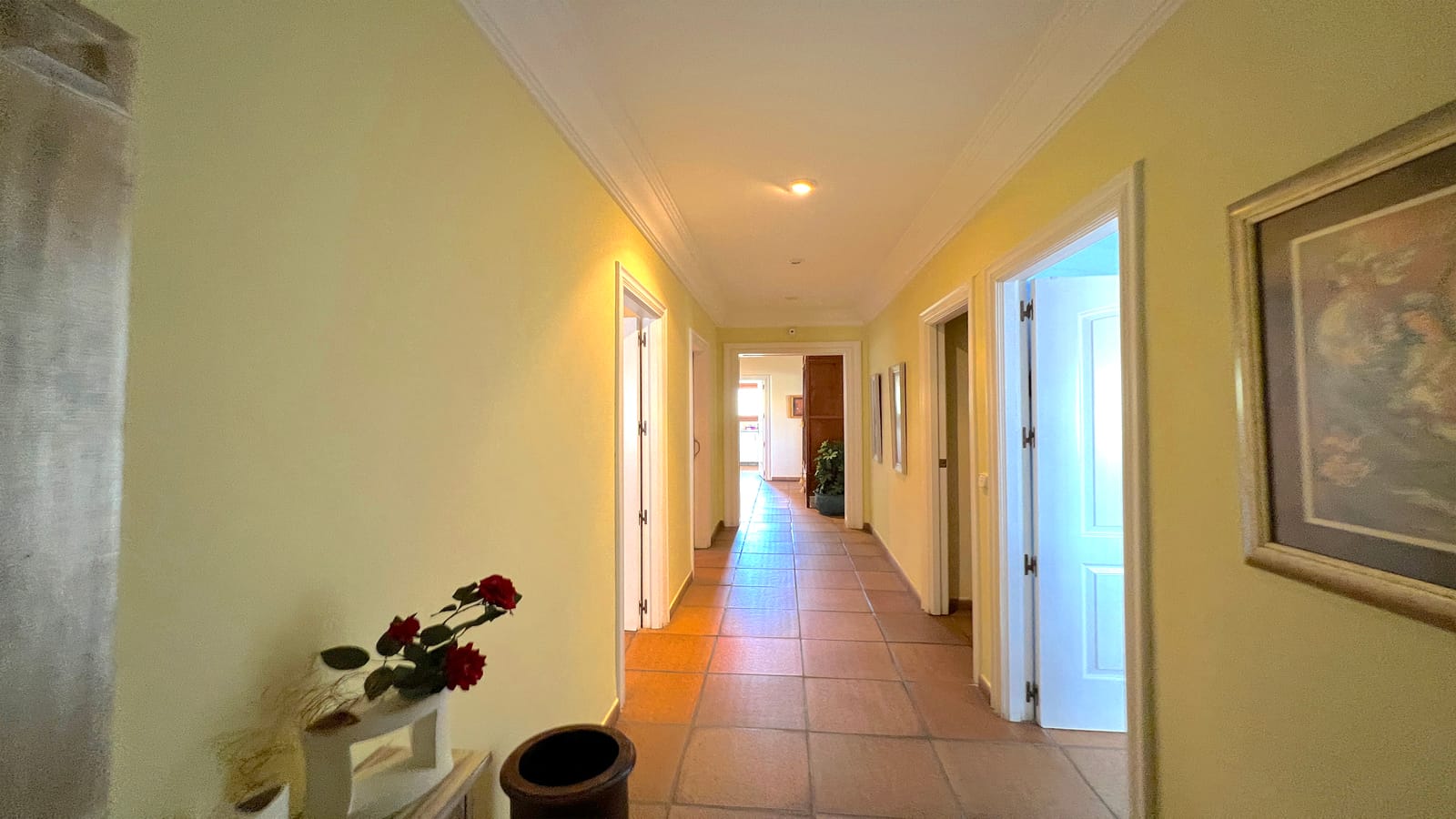 Villa de 4 dormitorios con una gran terraza XXL, gran piscina, casa de barbacoa con una cocina de verano, jardín con árboles frutales.