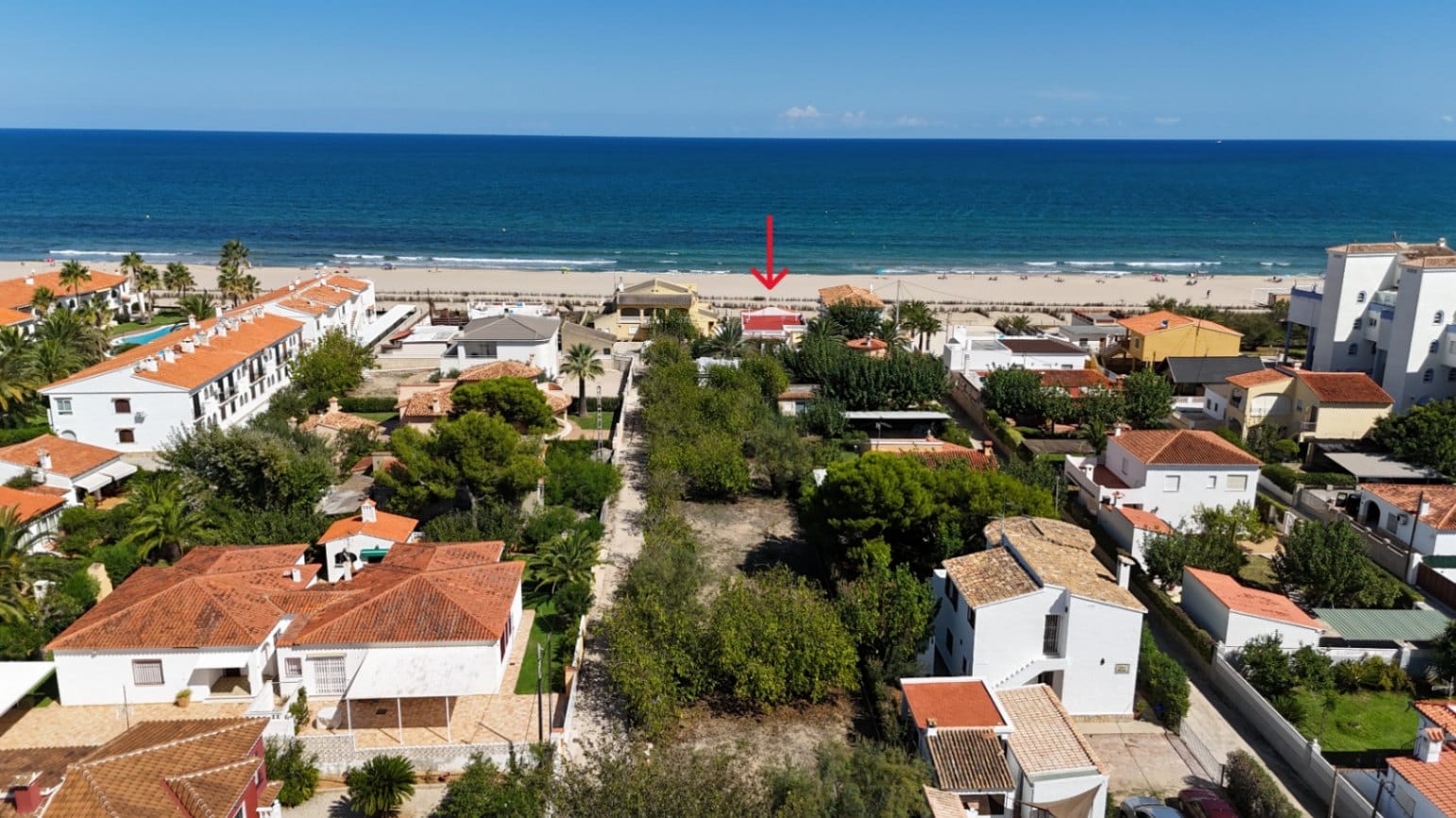Chalet con 2 viviendas en 1ª linea de playa en Denia