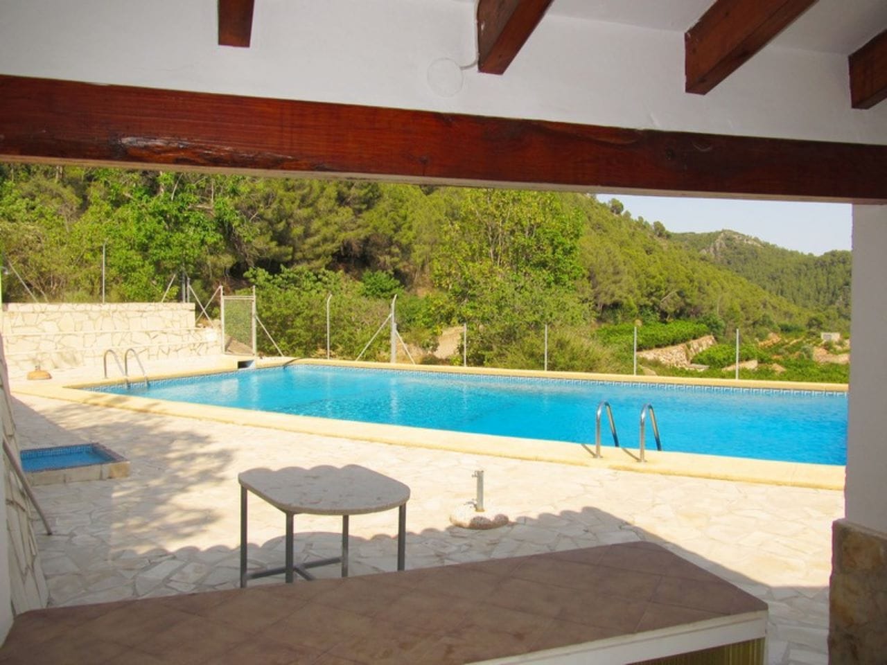 Finca con plantacion de aguacates en Forna