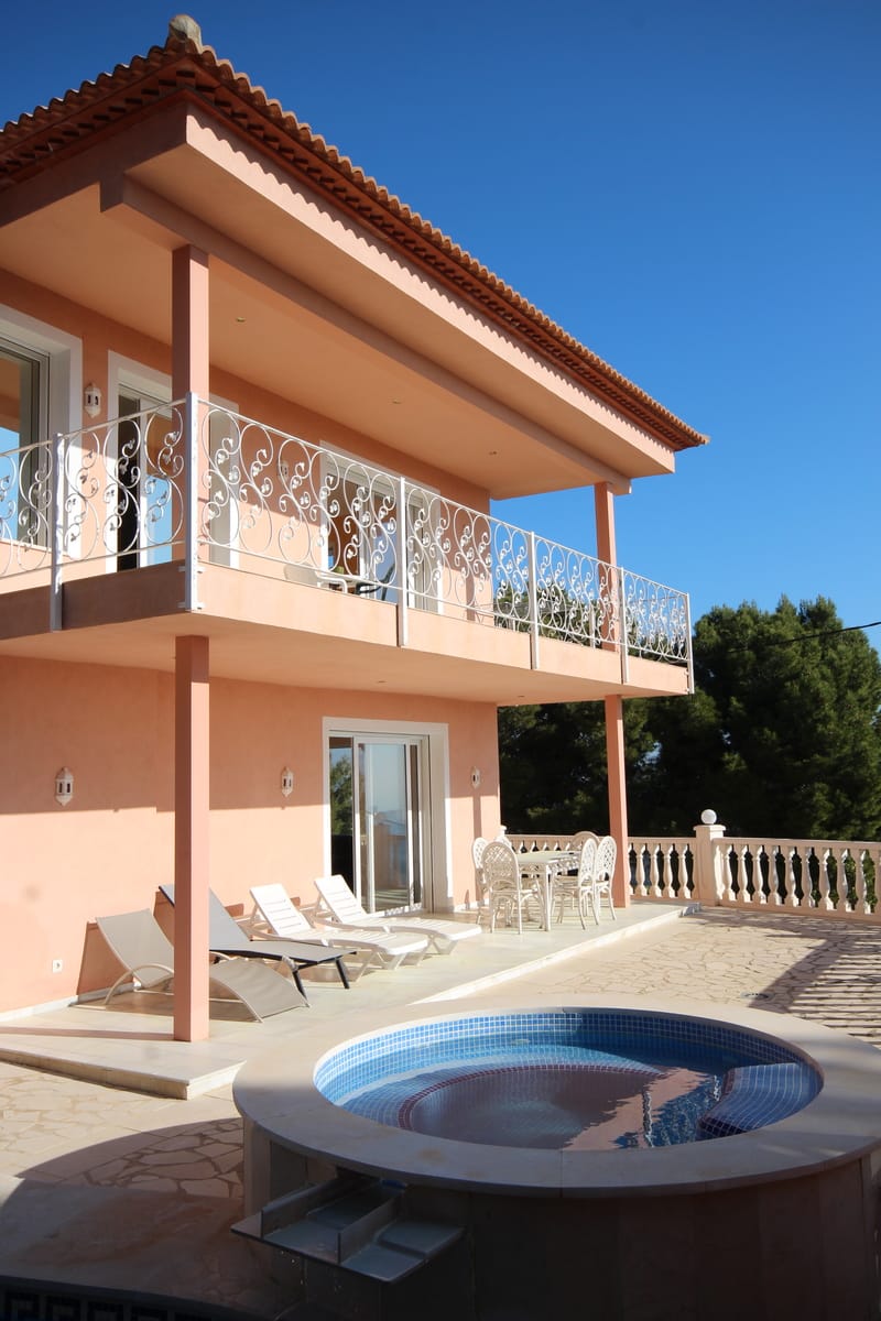 Hermosa y muy espaciosa villa, con amplias vistas a Calpe y al famoso Peñón de Ifach!
