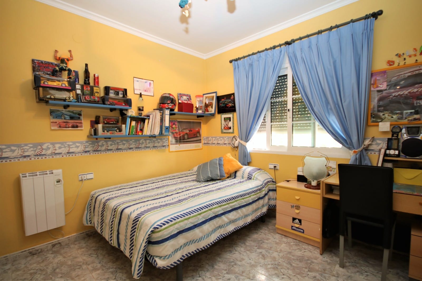 Espectacular Villa de 4 dormitorios con piscina de grandes dimensiones en una parcela muy privada y cerca de la playa