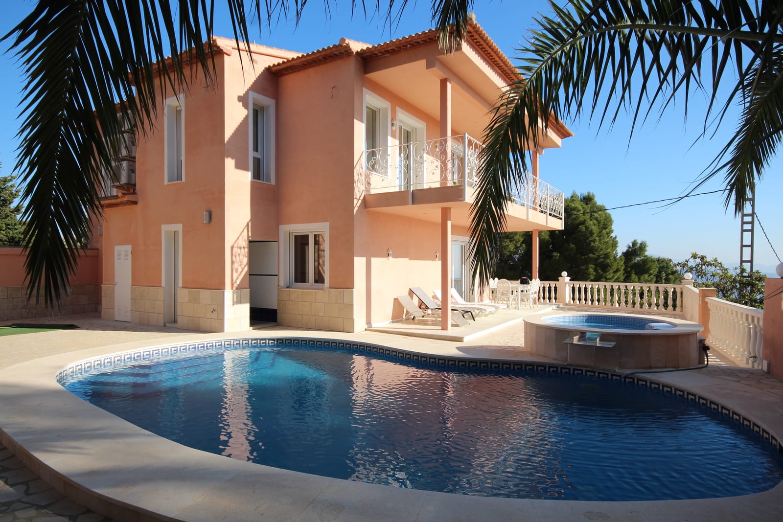 Hermosa y muy espaciosa villa, con amplias vistas a Calpe y al famoso Peñón de Ifach!