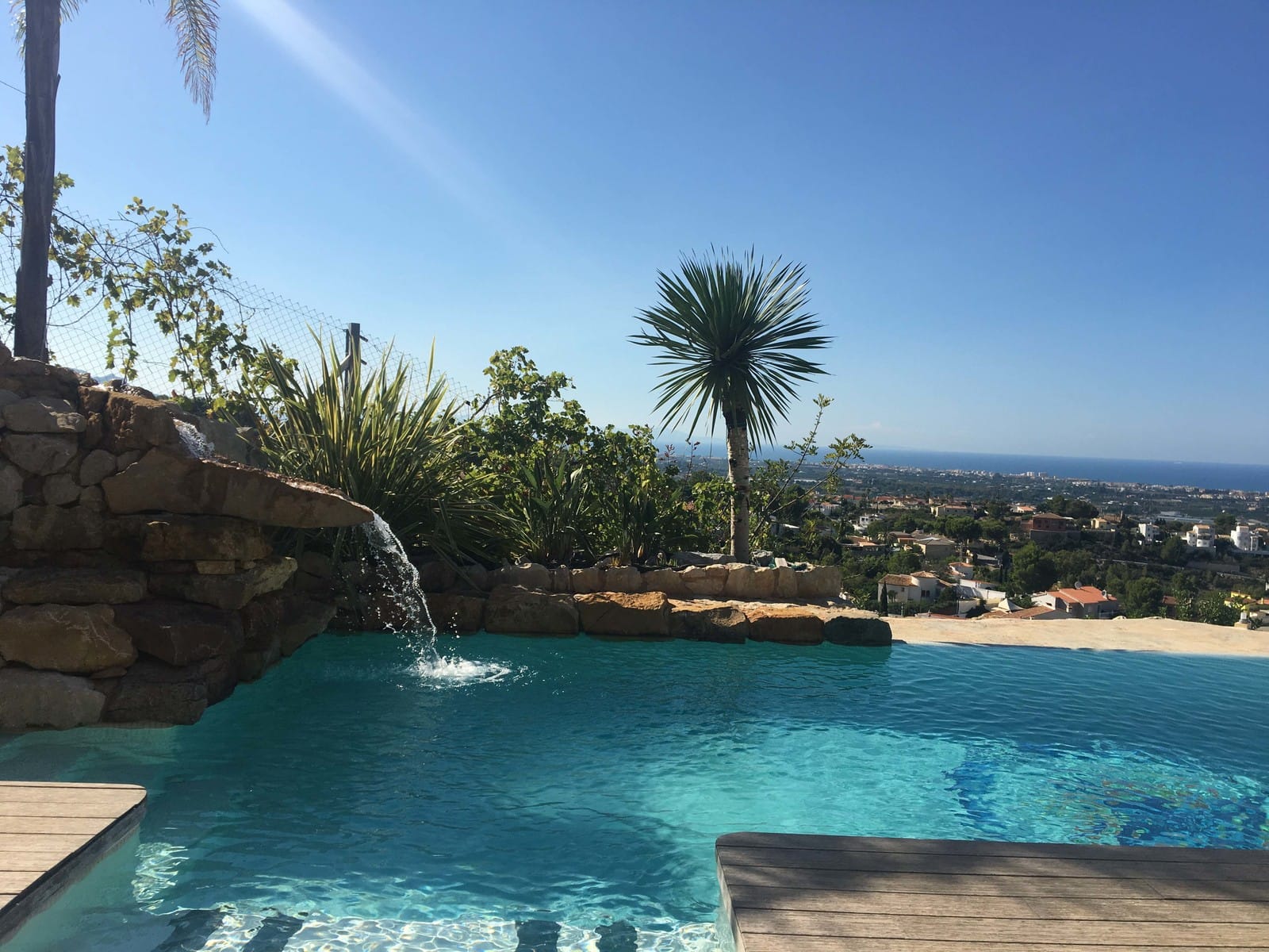 Chalet moderno combinado con estilo rústico en Denia con vistas al mar espectaculares