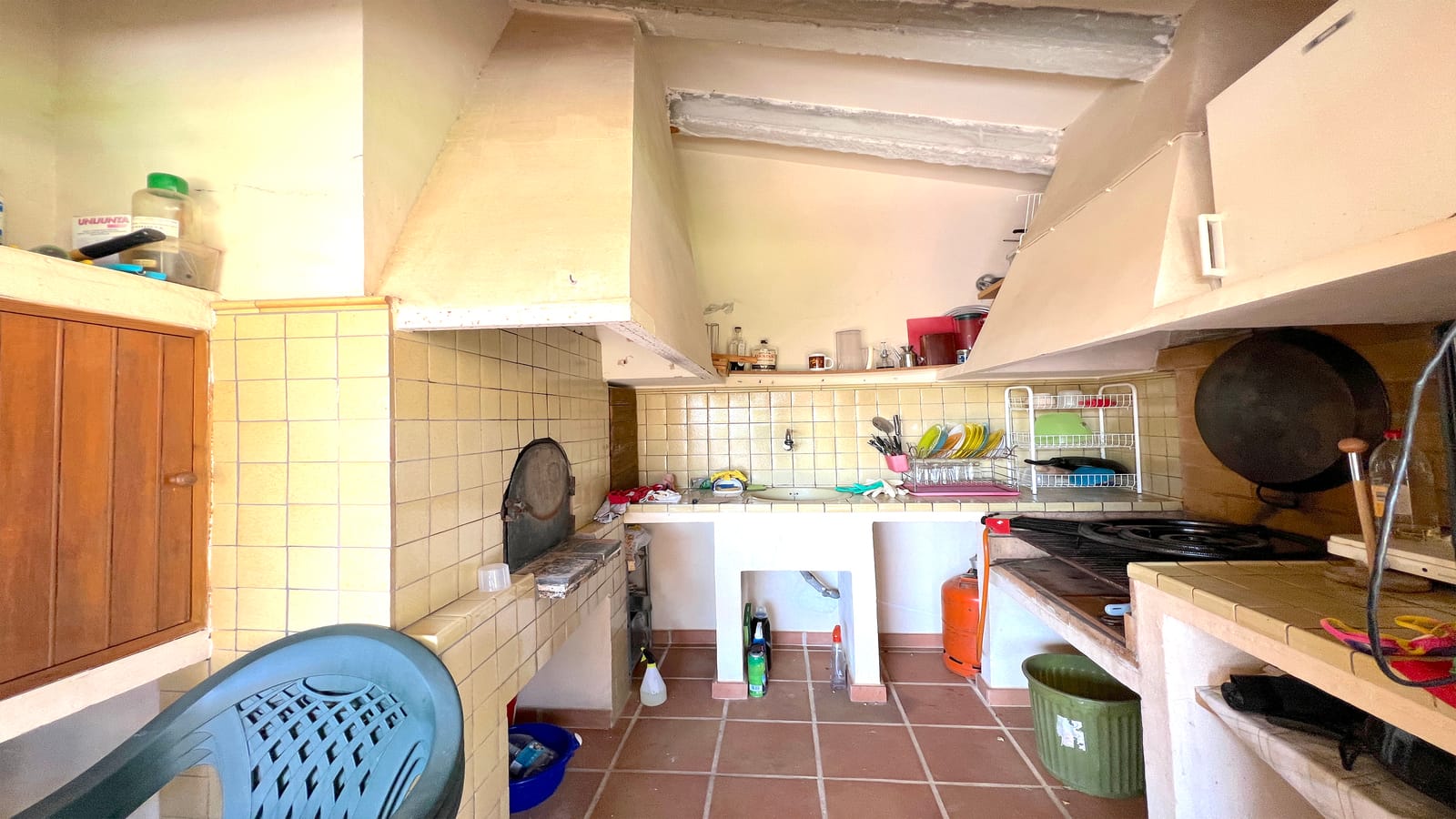 Villa de 4 dormitorios con una gran terraza XXL, gran piscina, casa de barbacoa con una cocina de verano, jardín con árboles frutales.