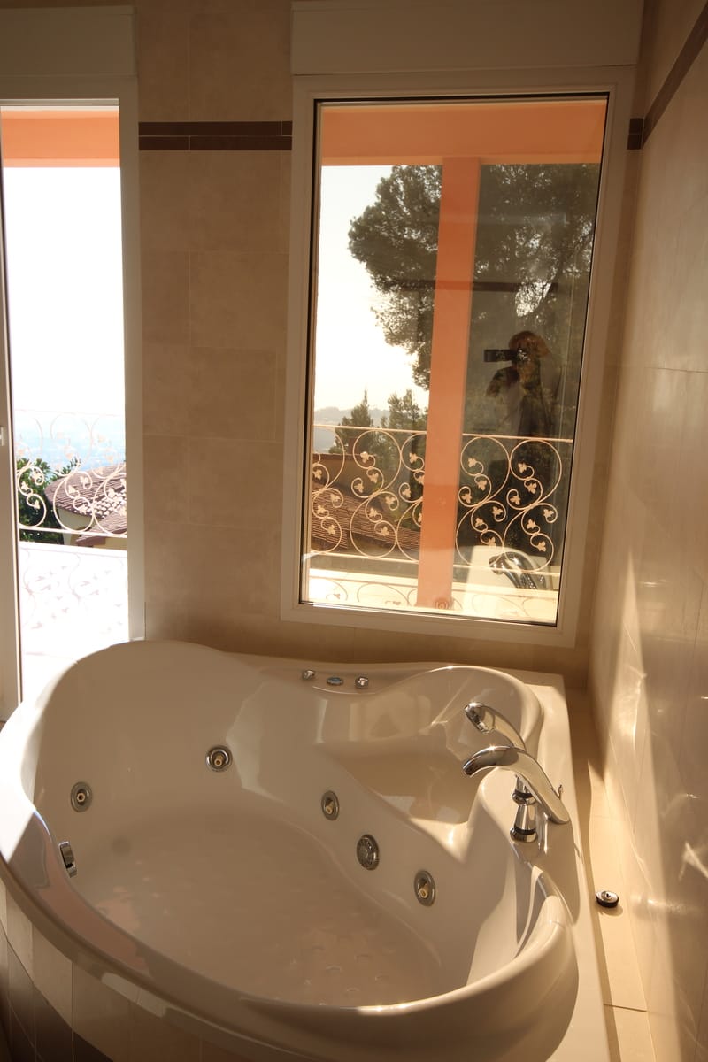 Hermosa y muy espaciosa villa, con amplias vistas a Calpe y al famoso Peñón de Ifach!
