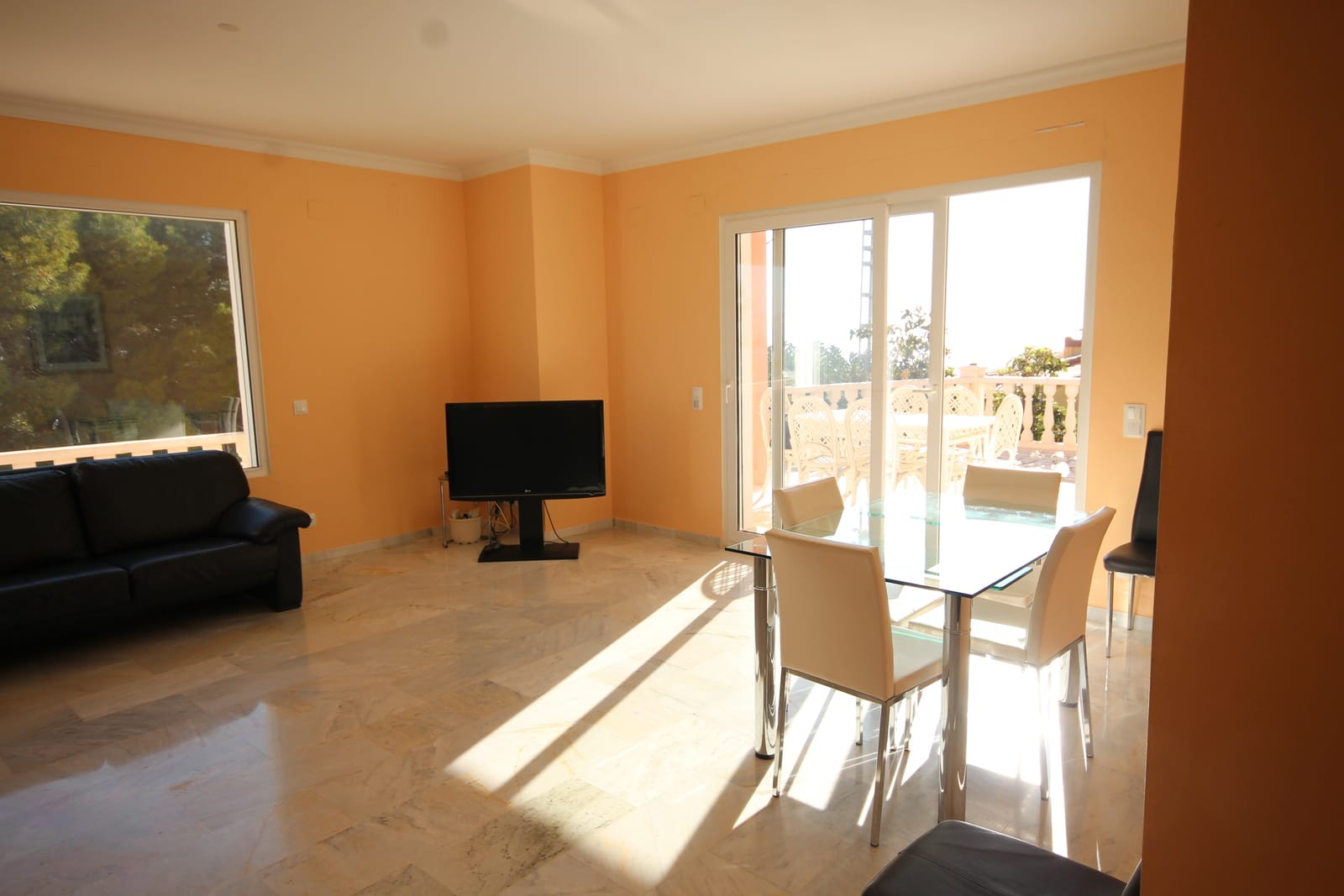 Hermosa y muy espaciosa villa, con amplias vistas a Calpe y al famoso Peñón de Ifach!