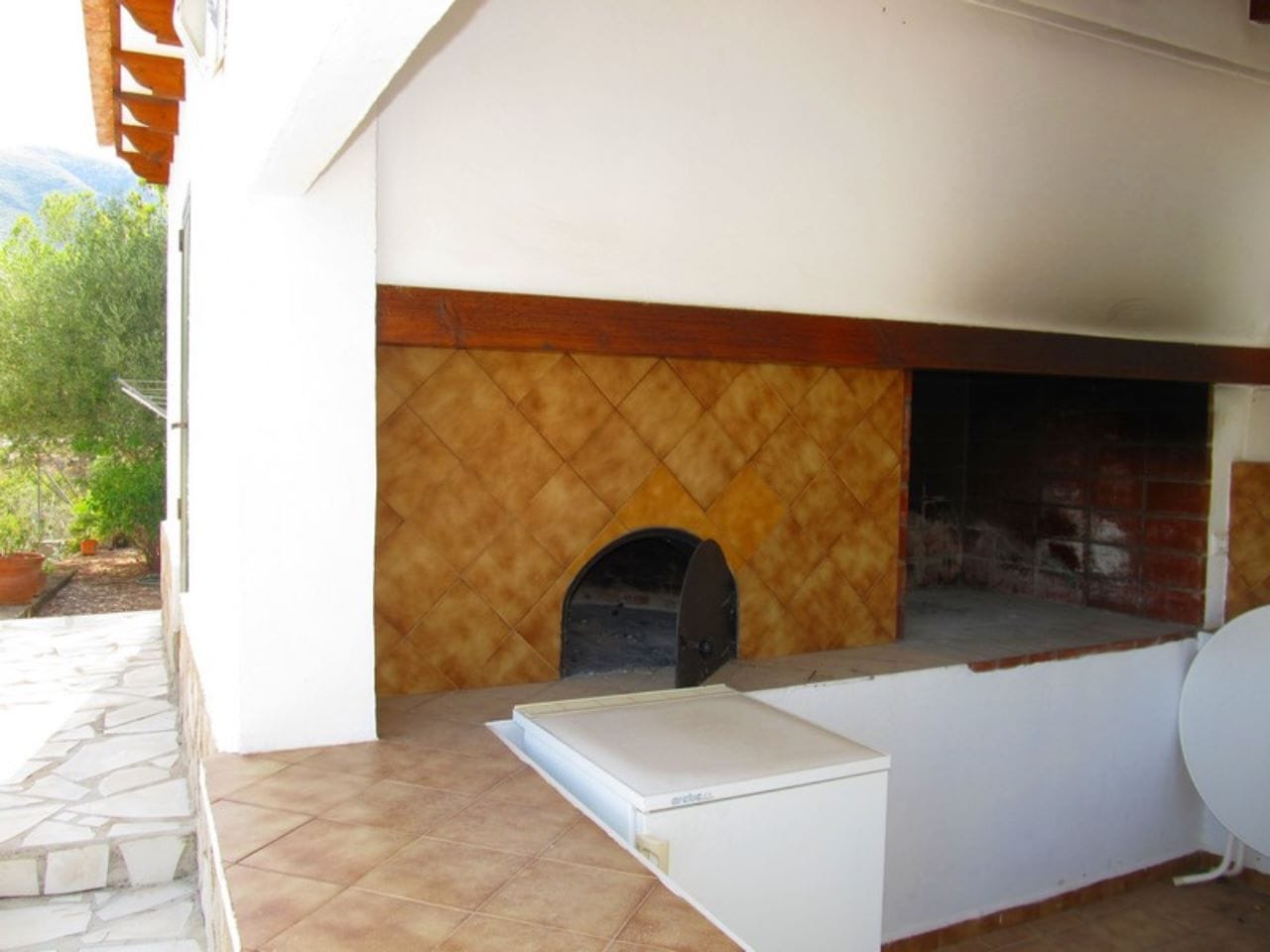 Finca con plantacion de aguacates en Forna