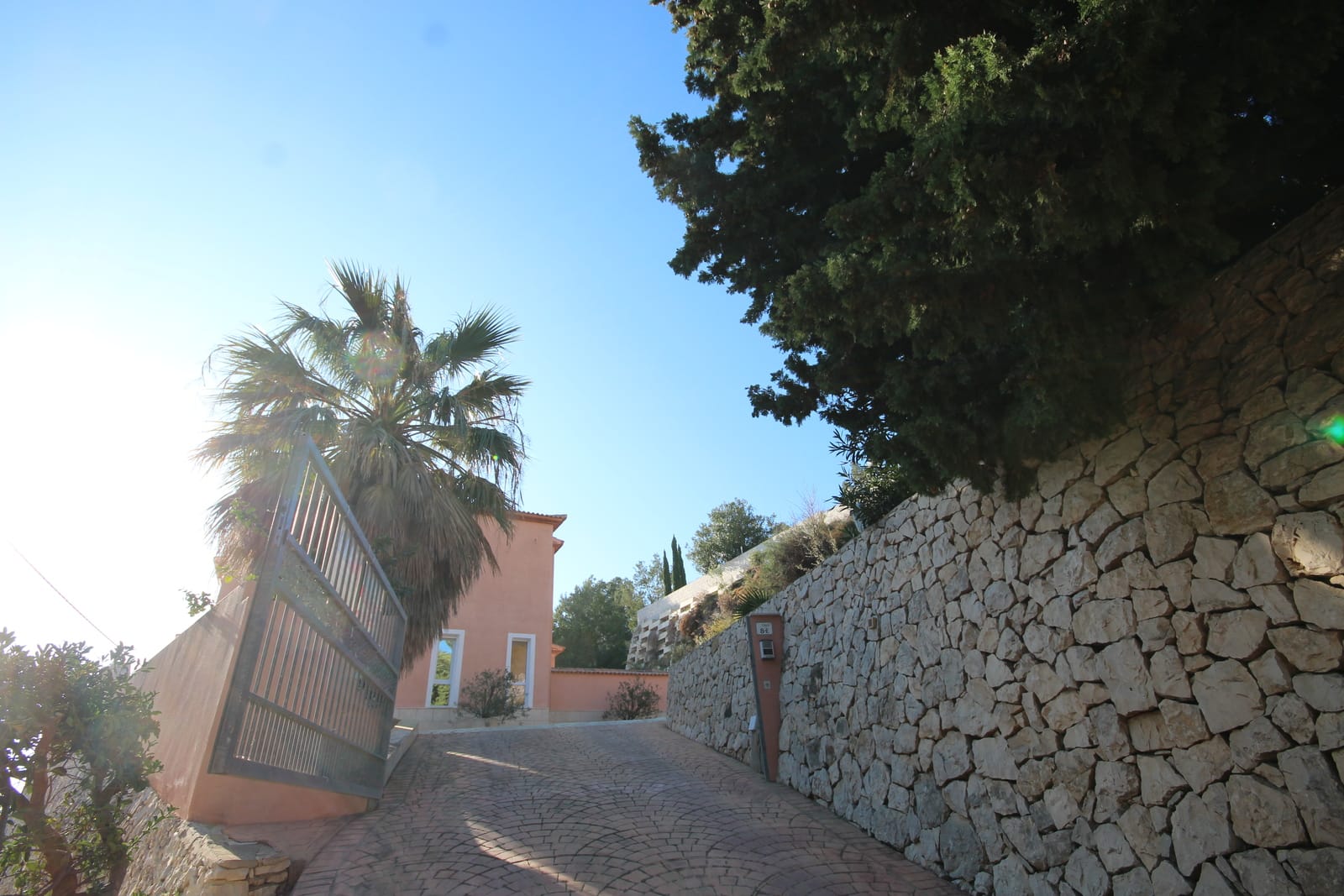 Hermosa y muy espaciosa villa, con amplias vistas a Calpe y al famoso Peñón de Ifach!