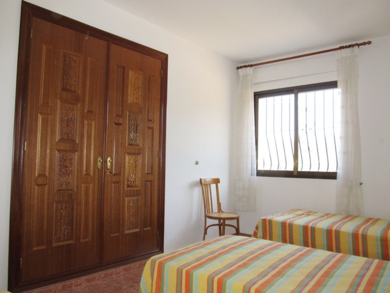 Finca con plantacion de aguacates en Forna