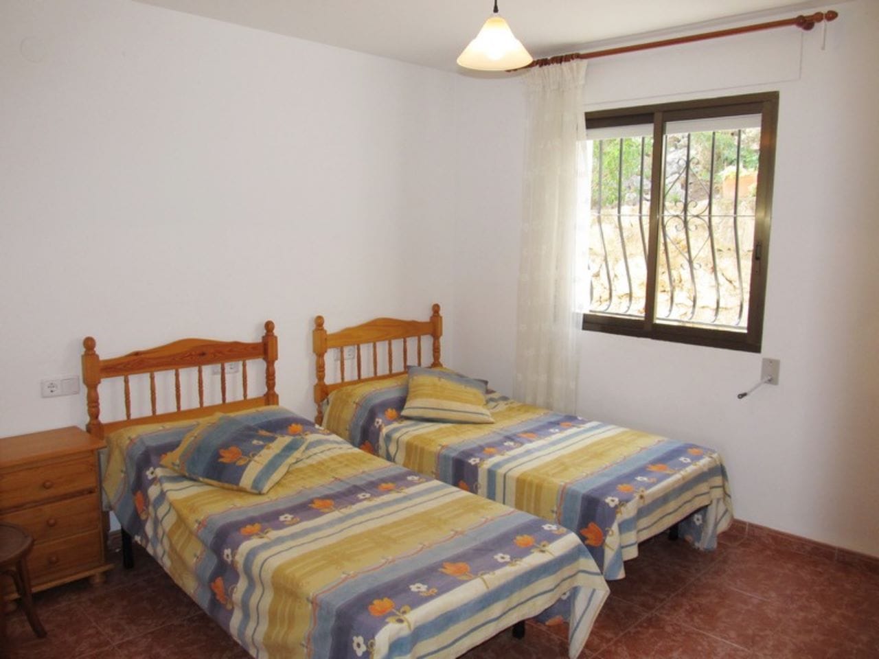 Finca con plantacion de aguacates en Forna