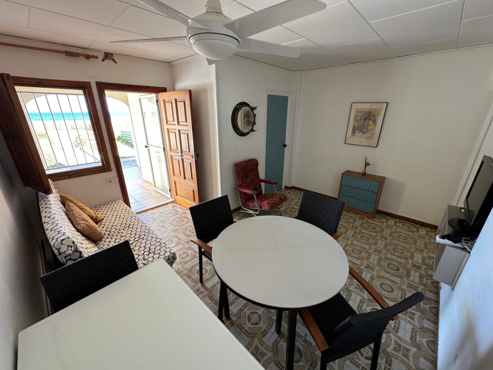 Chalet con 2 viviendas en 1ª linea de playa en Denia
