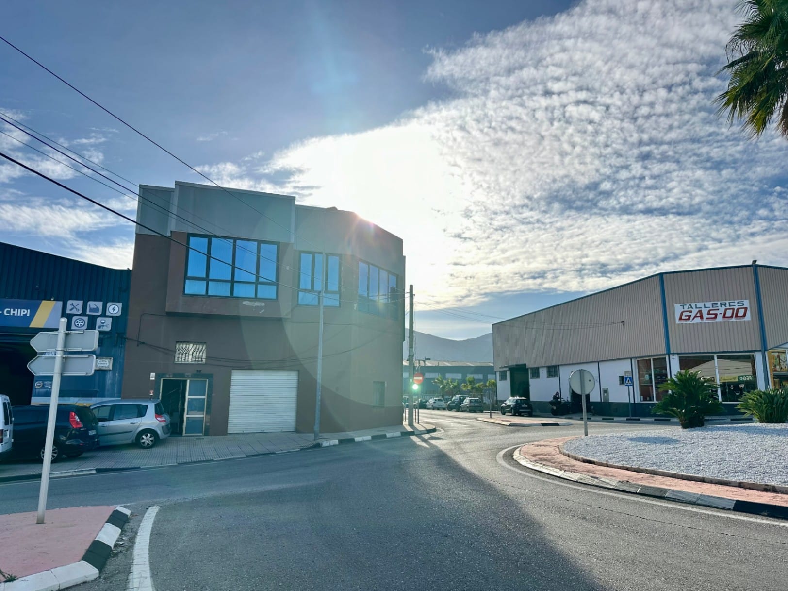 Local con oficinas en Pego