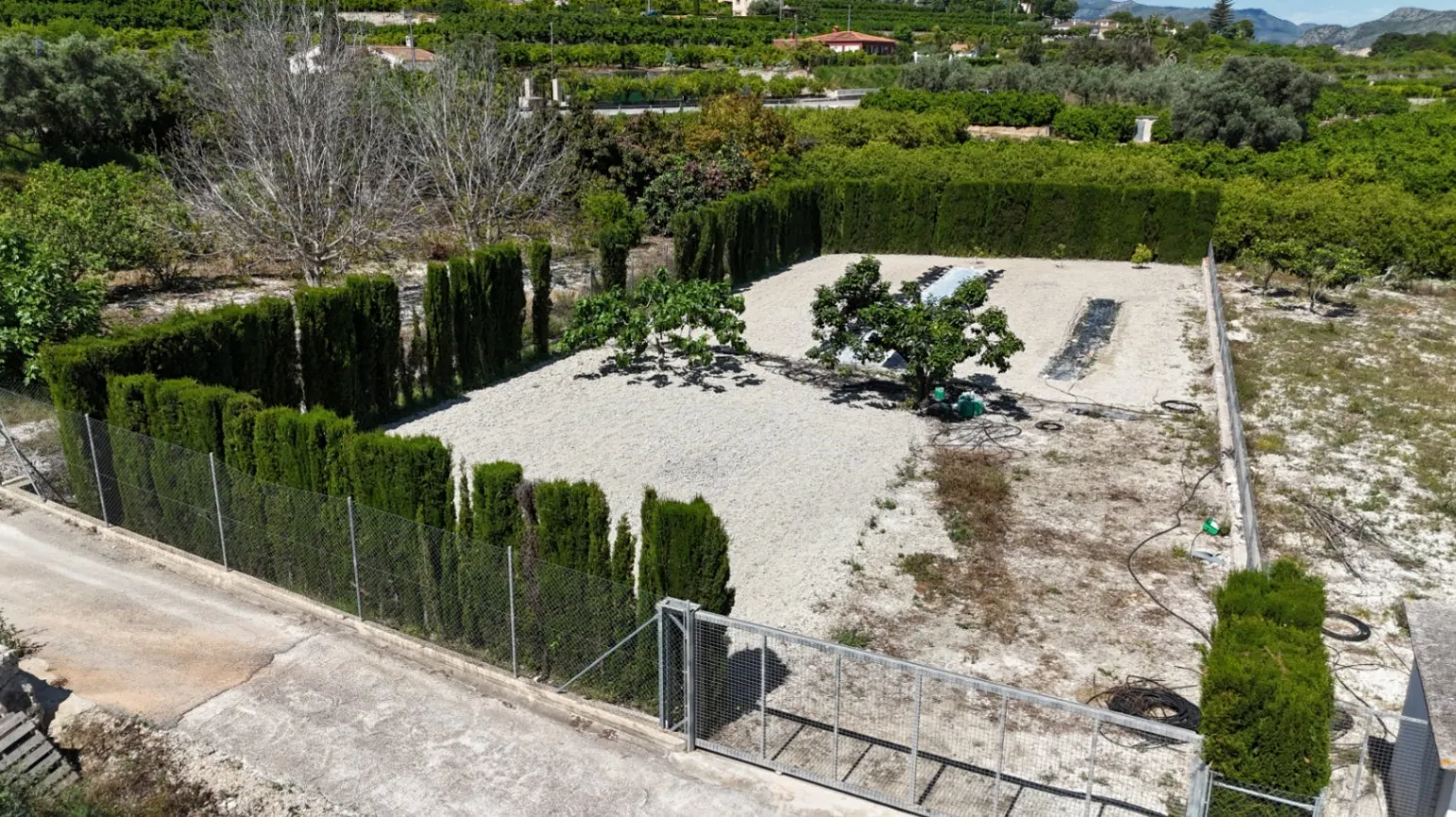 Terreno rústico con vistas al mar y a 1 km de Pego