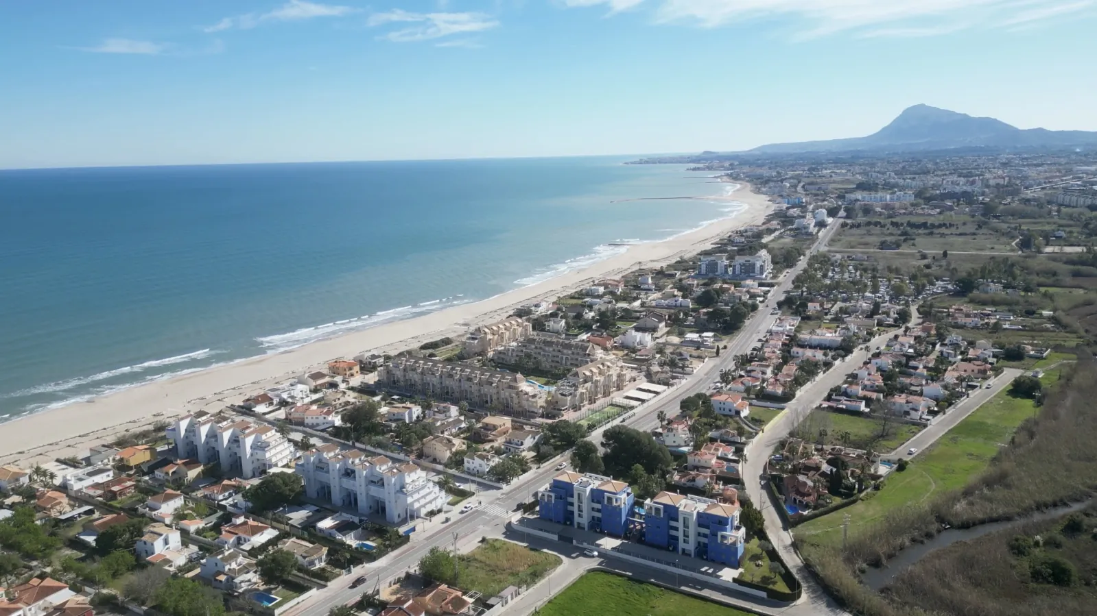 Villa a 400 metros de la playa Les Deveses en Dénia