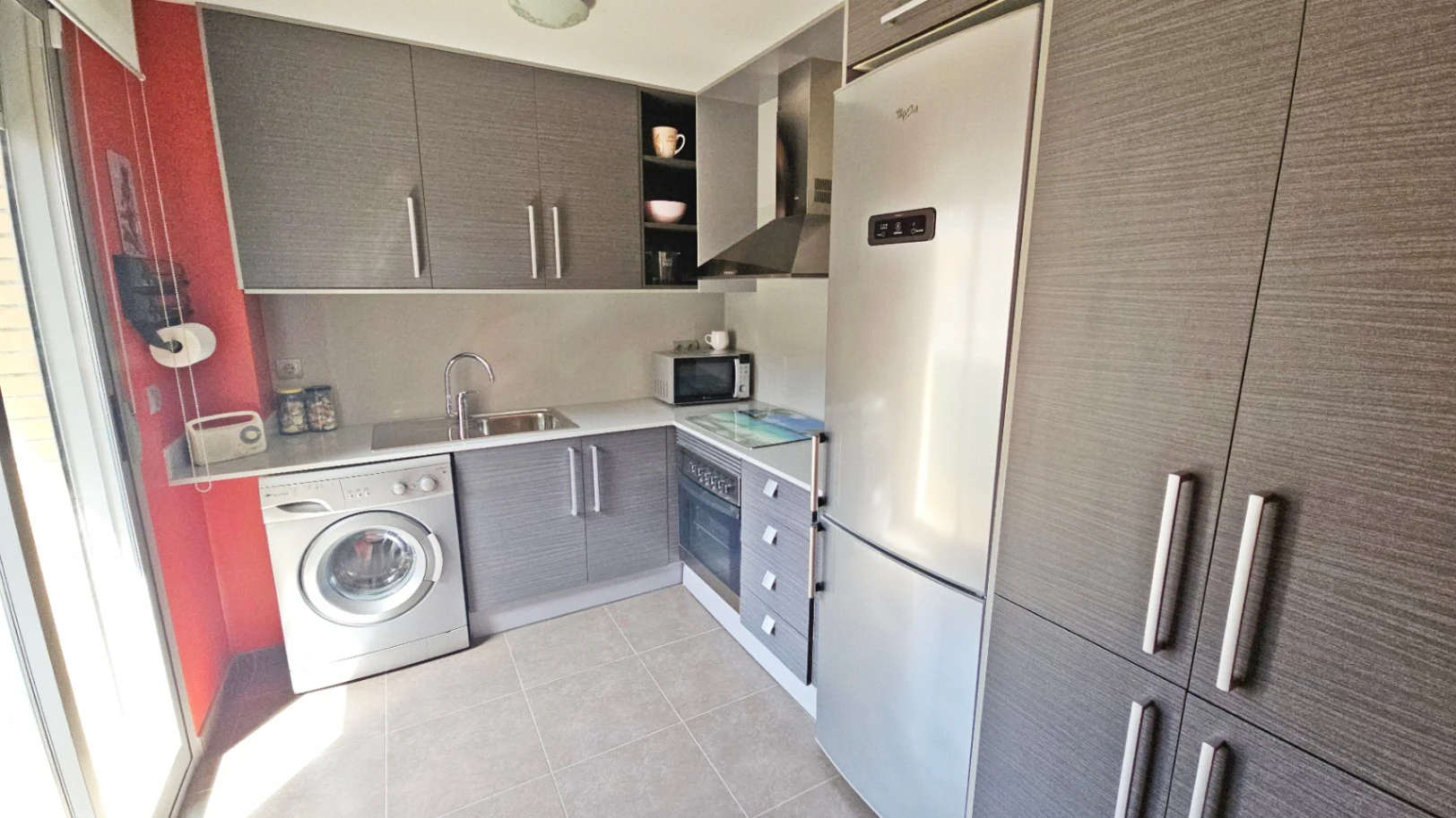 Piso en venta de 2 dormitorios en Pego, Alicante con piscina.