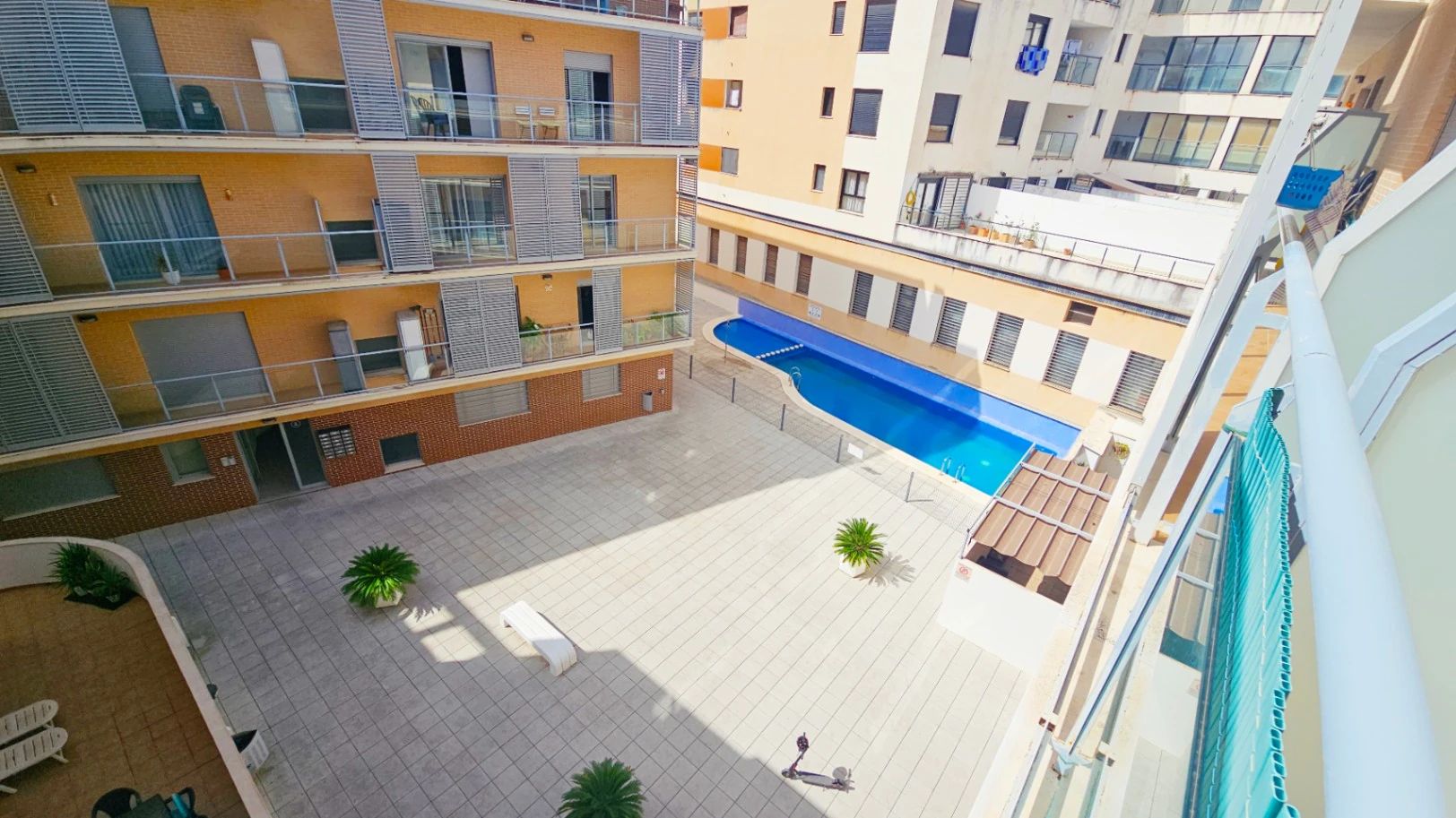 Piso en venta de 2 dormitorios en Pego, Alicante con piscina.