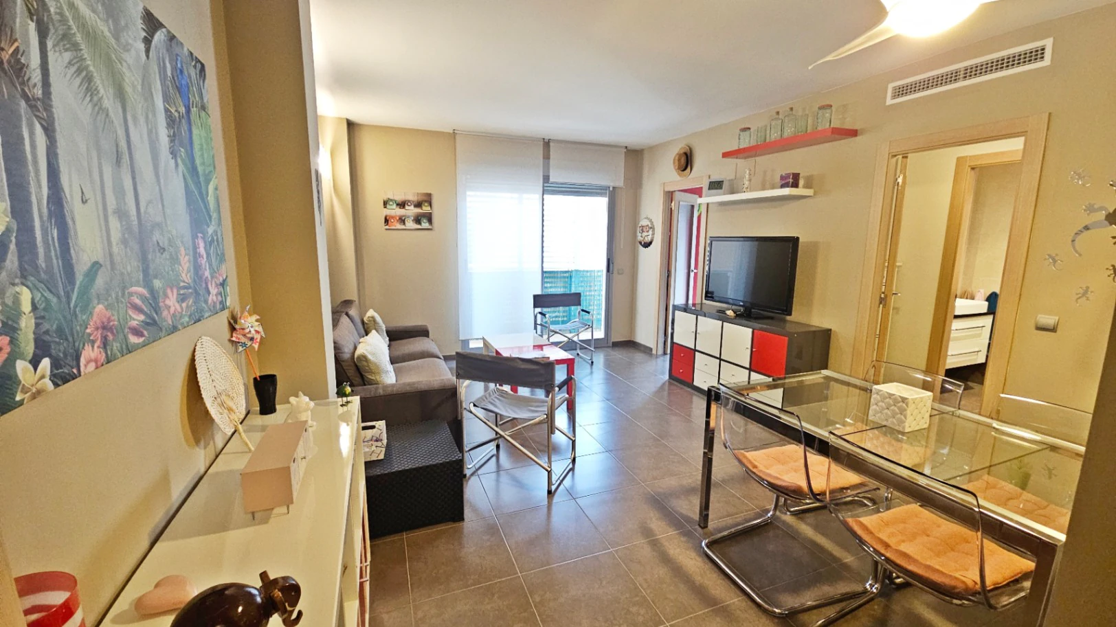 Piso en venta de 2 dormitorios en Pego, Alicante con piscina.