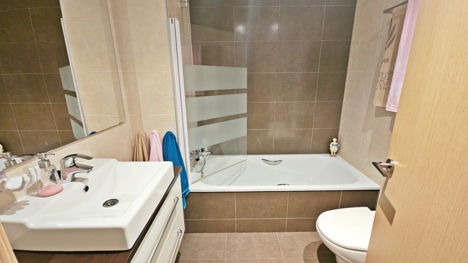 Piso en venta de 2 dormitorios en Pego, Alicante con piscina.