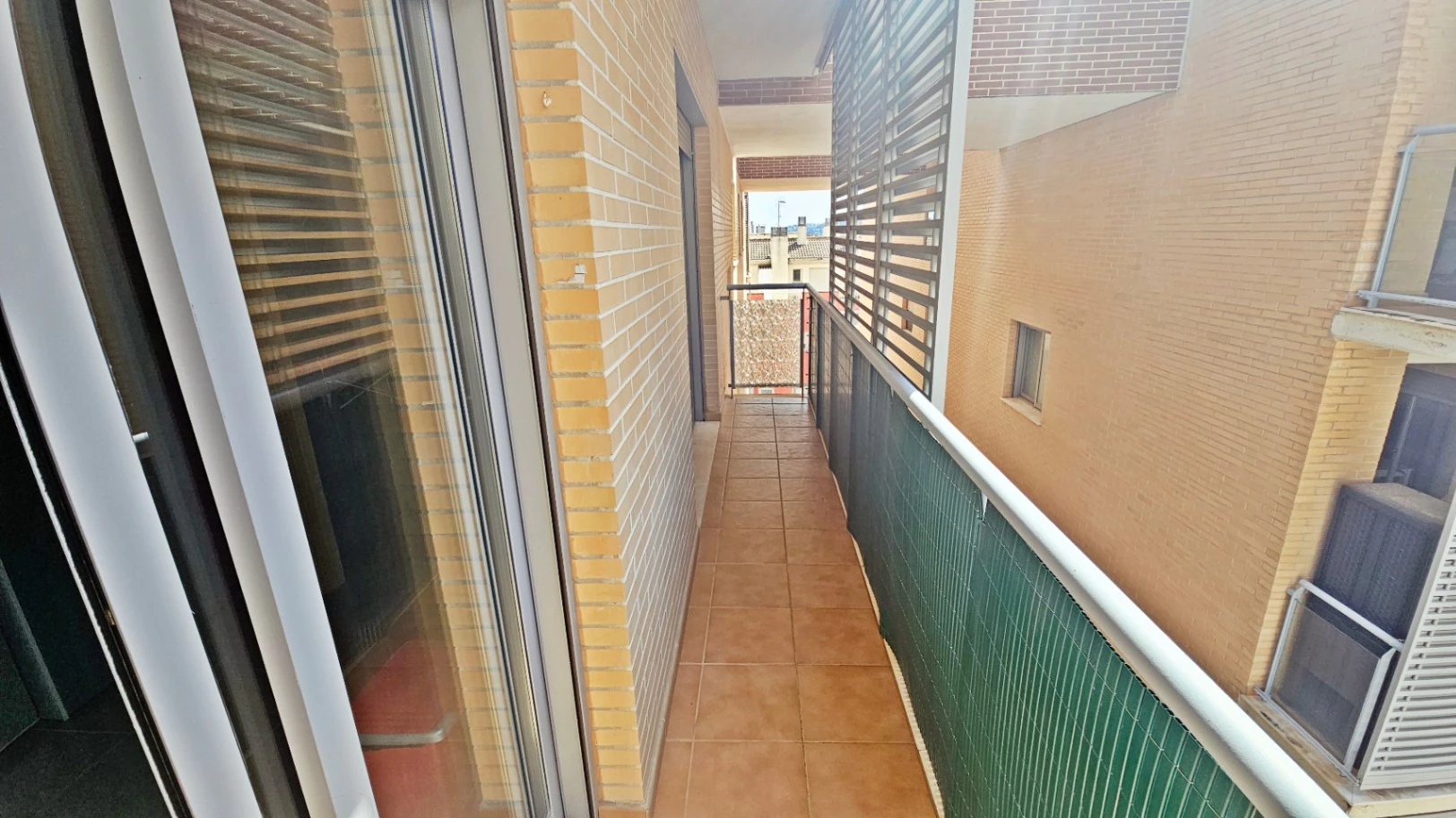 Piso en venta de 2 dormitorios en Pego, Alicante con piscina.