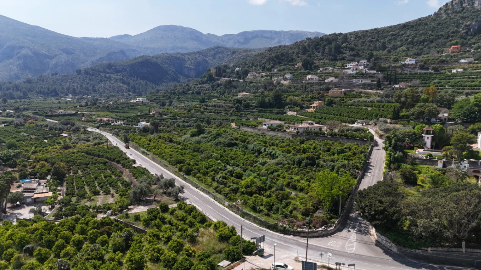 Terreno de 18.000 m2 con vistas al mar y cercano a Pego