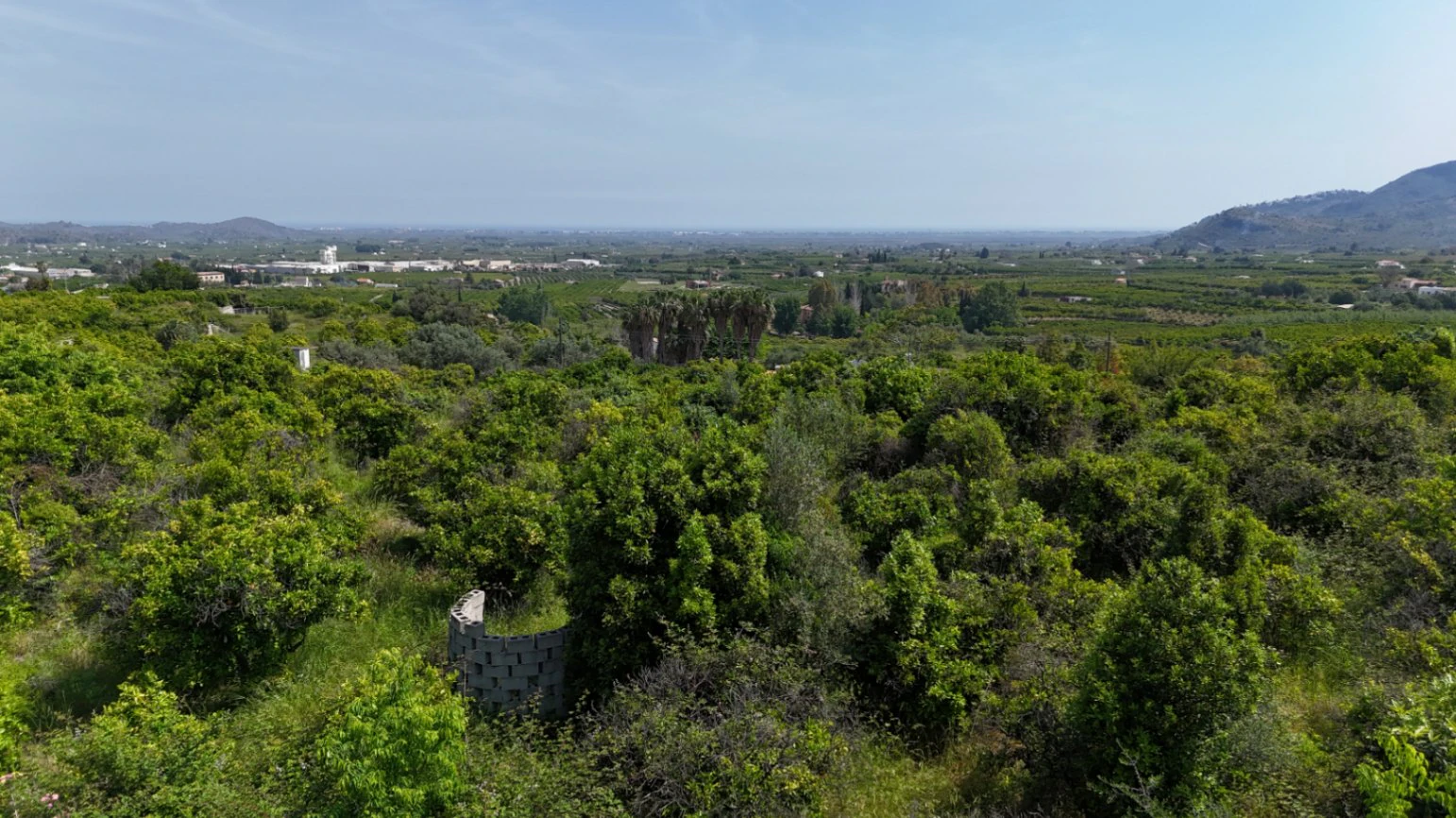 Terreno de 18.000 m2 con vistas al mar y cercano a Pego
