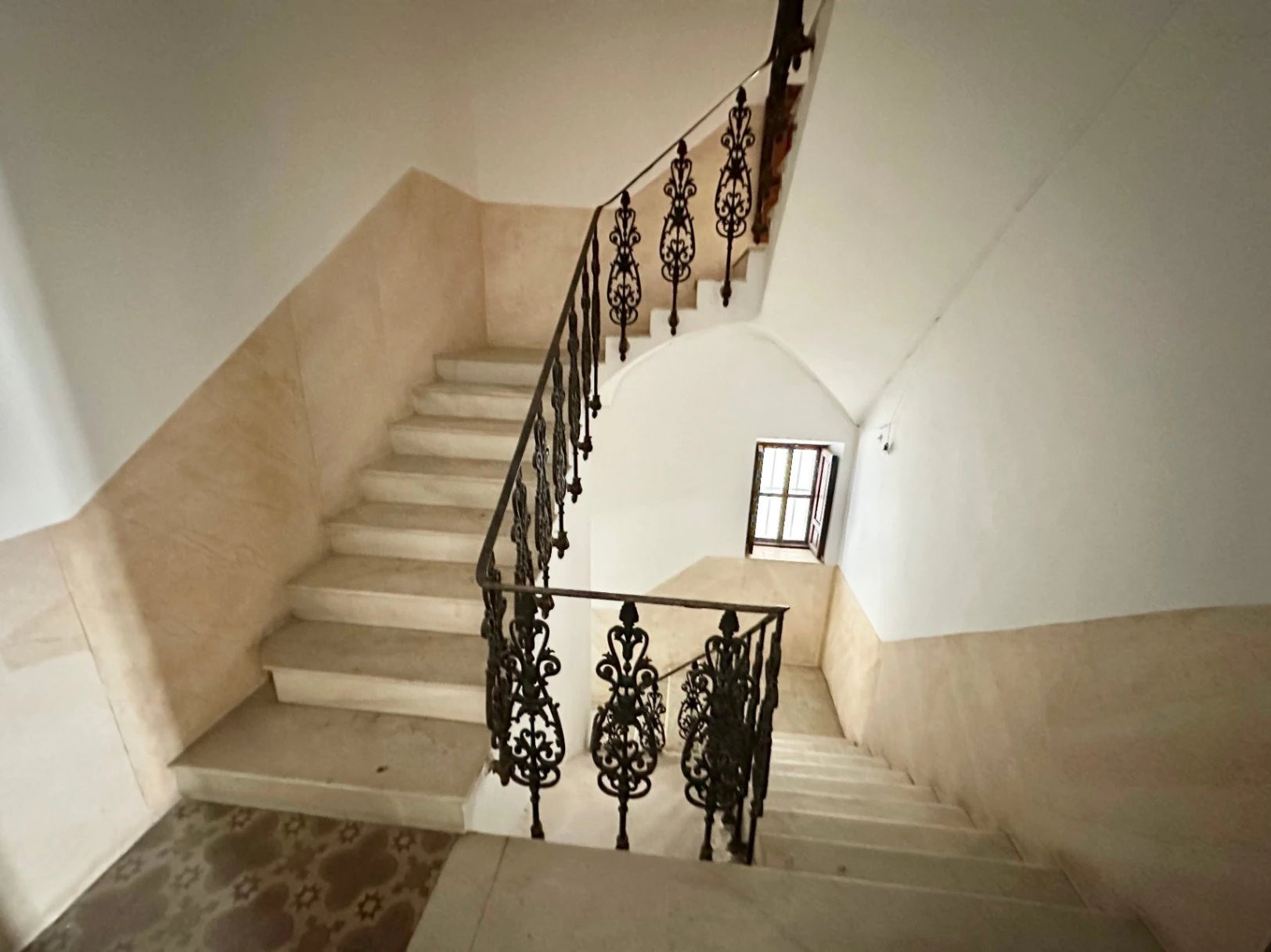 Casa de pueblo con más de 100 años de historia en el casco antiguo de Pego