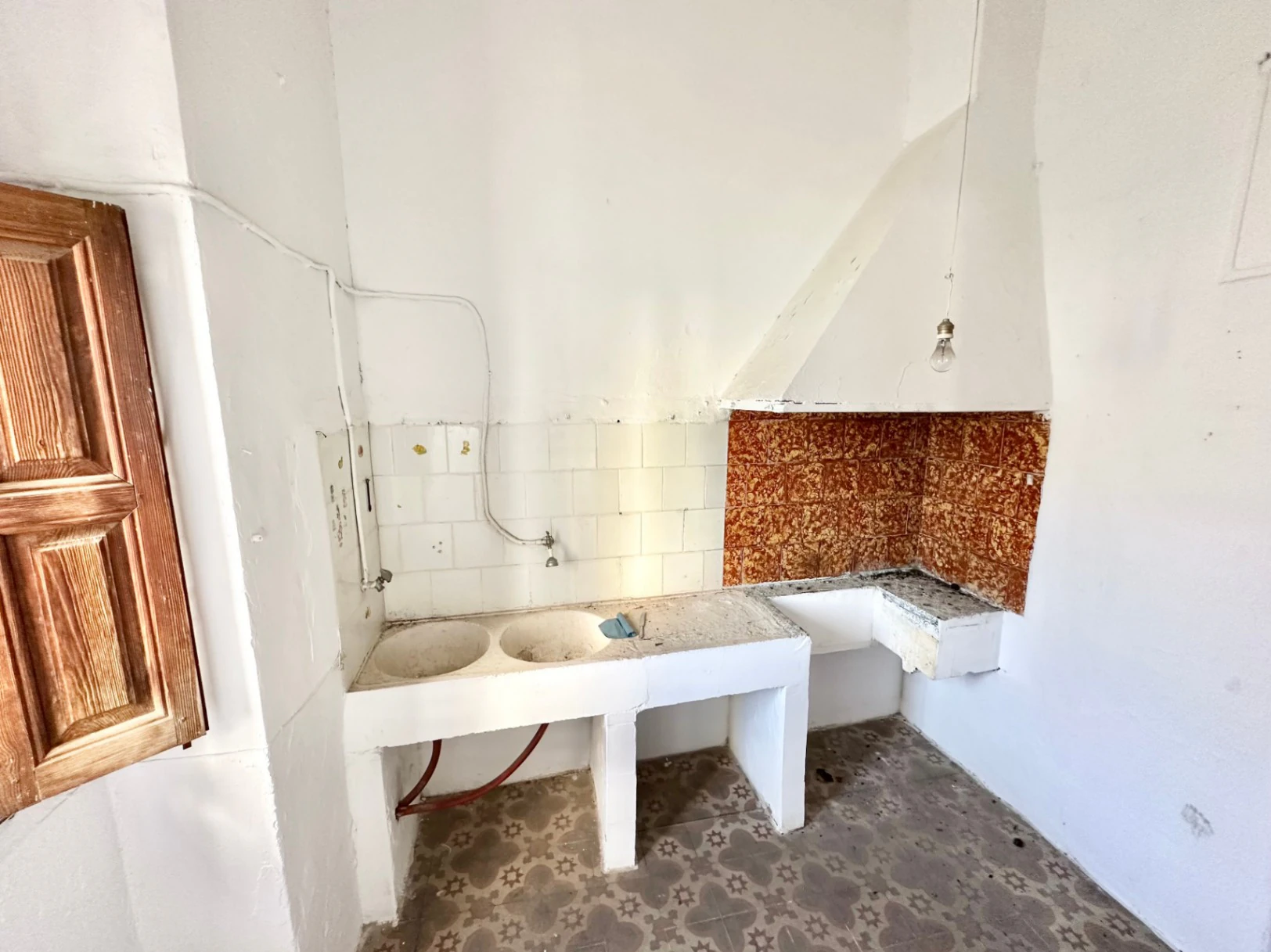 Casa de pueblo con más de 100 años de historia en el casco antiguo de Pego