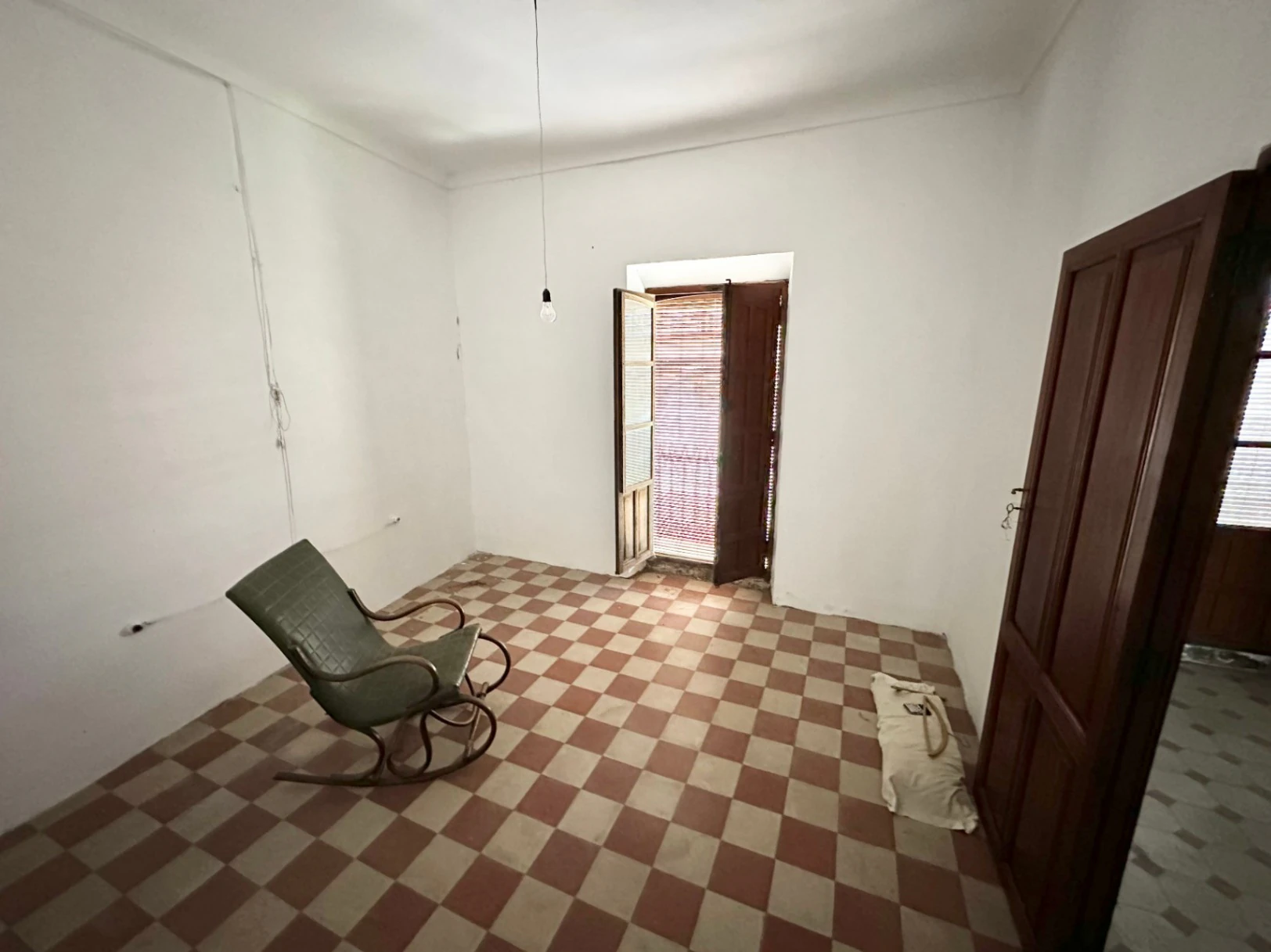 Casa de pueblo con más de 100 años de historia en el casco antiguo de Pego