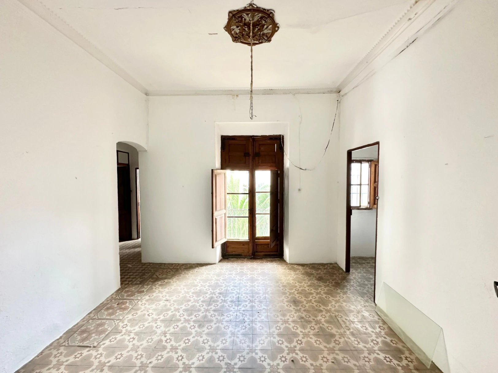 Casa de pueblo con más de 100 años de historia en el casco antiguo de Pego