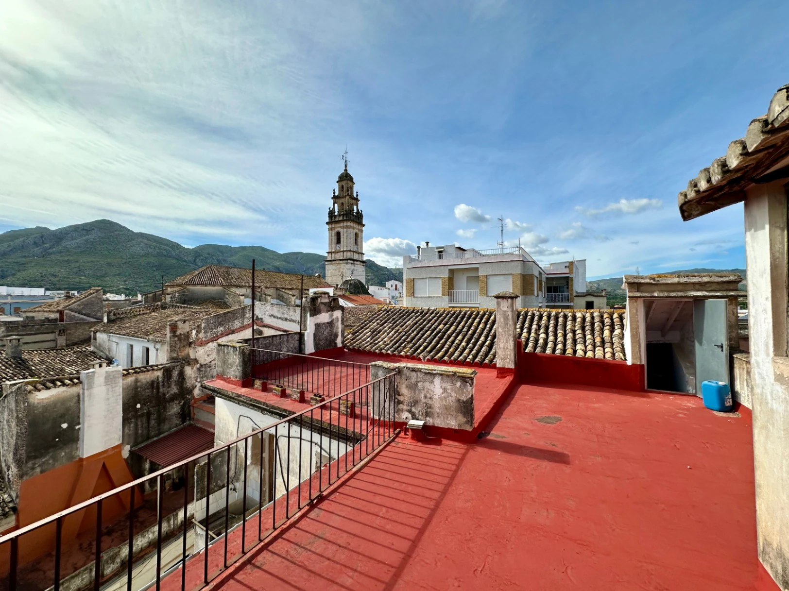 Casa de pueblo con más de 100 años de historia en el casco antiguo de Pego