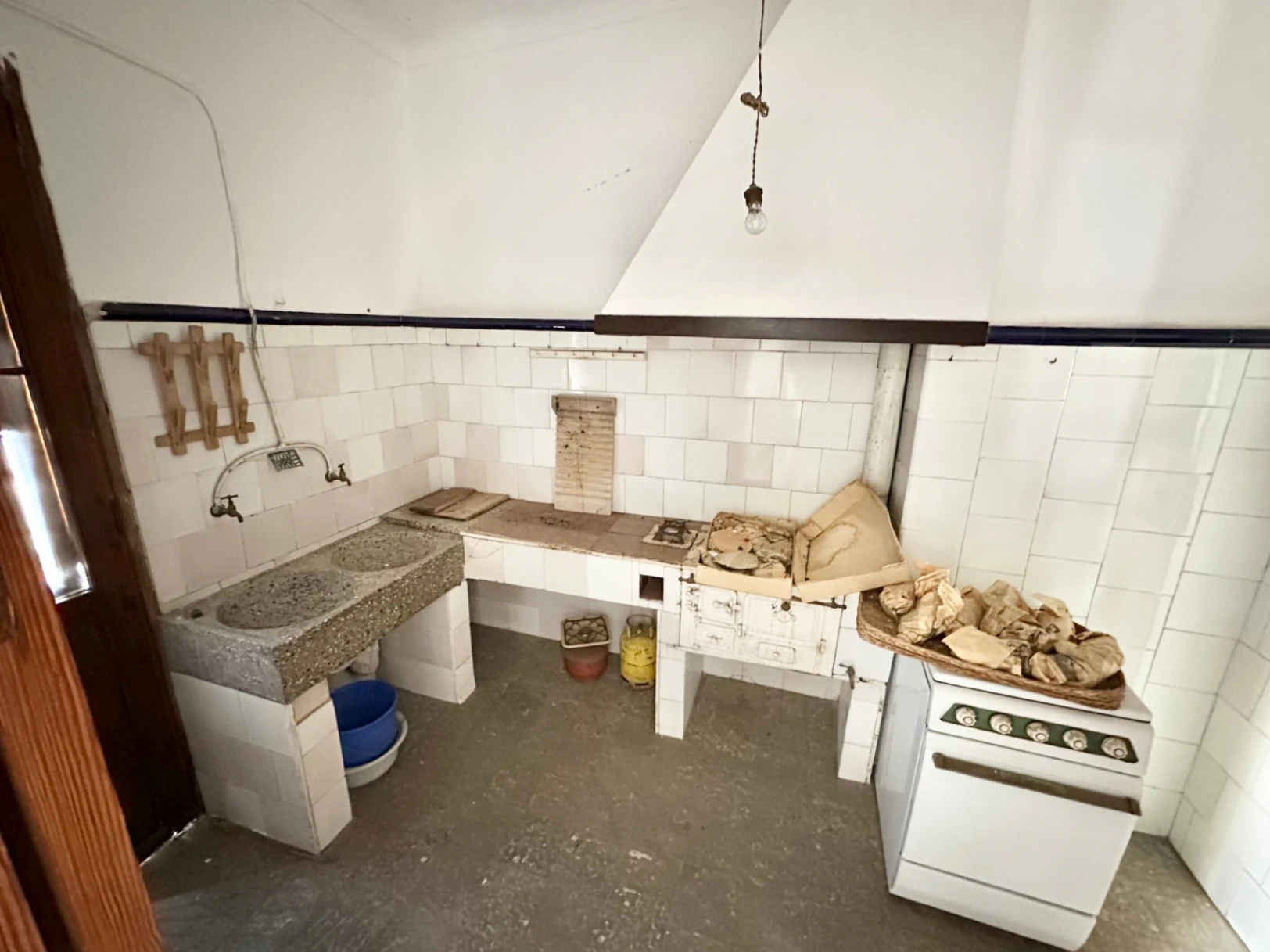 Casa de pueblo con más de 100 años de historia en el casco antiguo de Pego