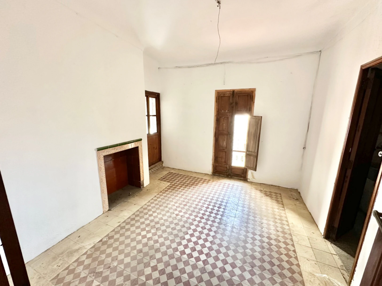 Casa de pueblo con más de 100 años de historia en el casco antiguo de Pego